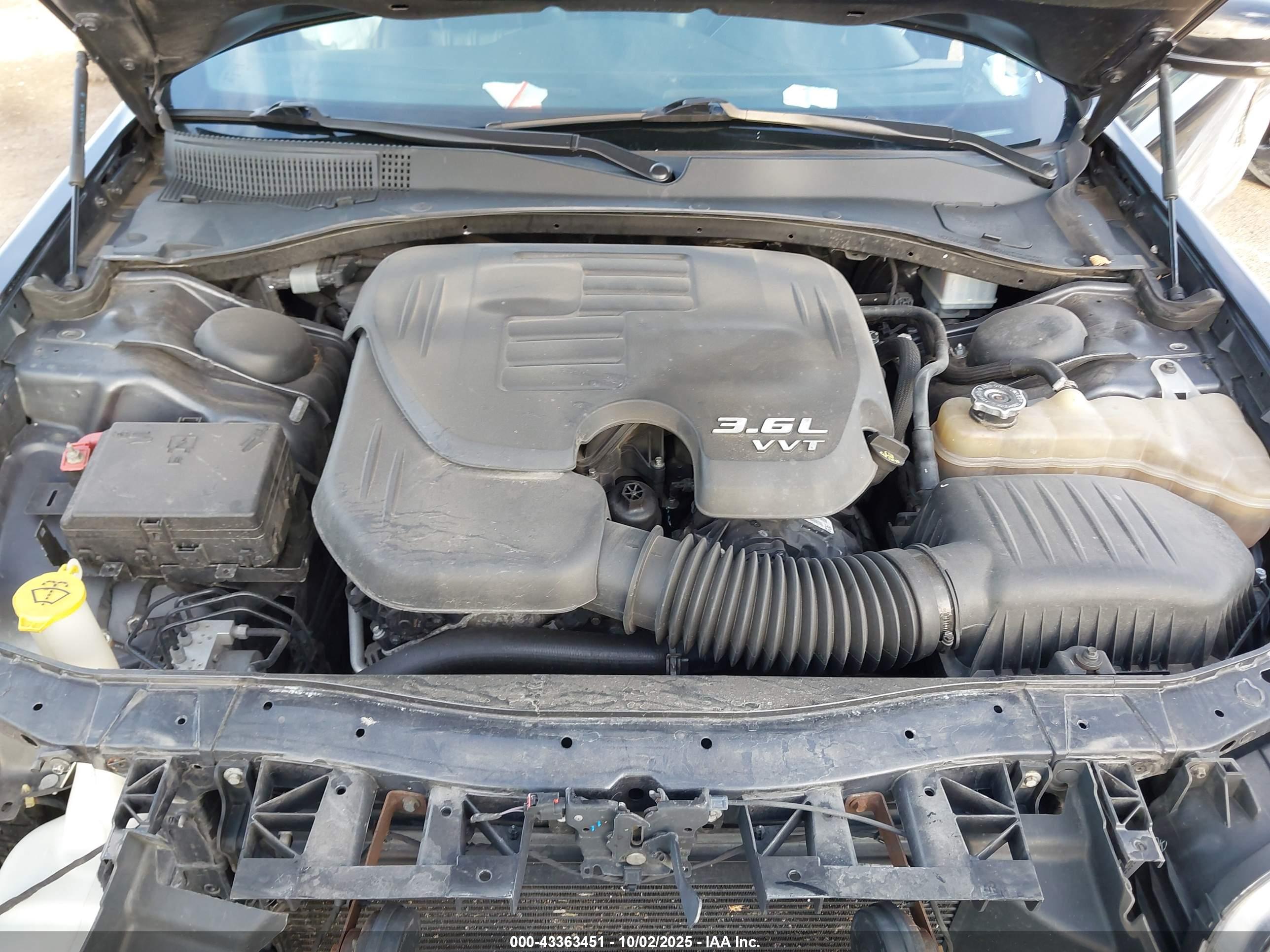 CHRYSLER 300 image 10