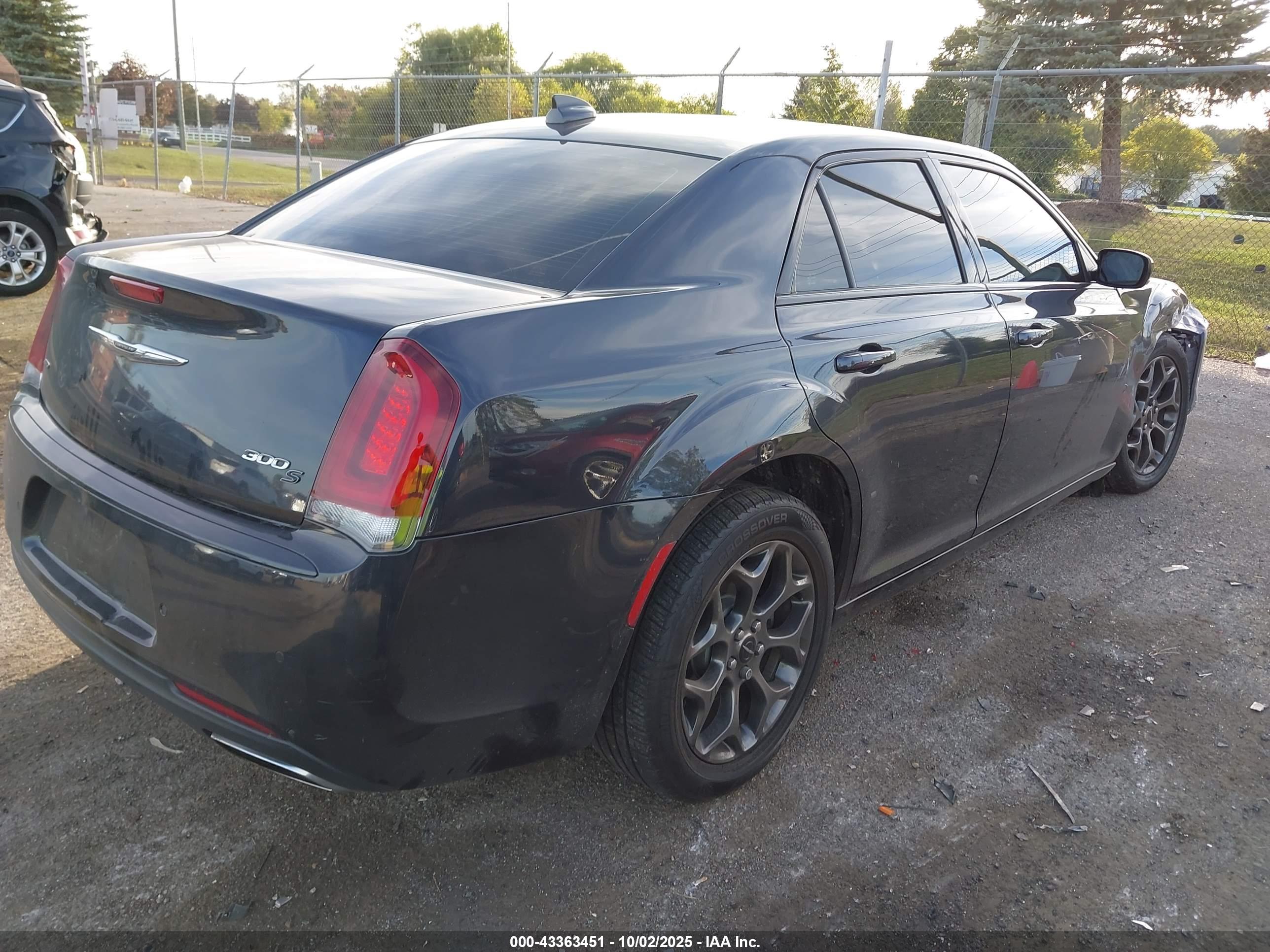 CHRYSLER 300 image 4
