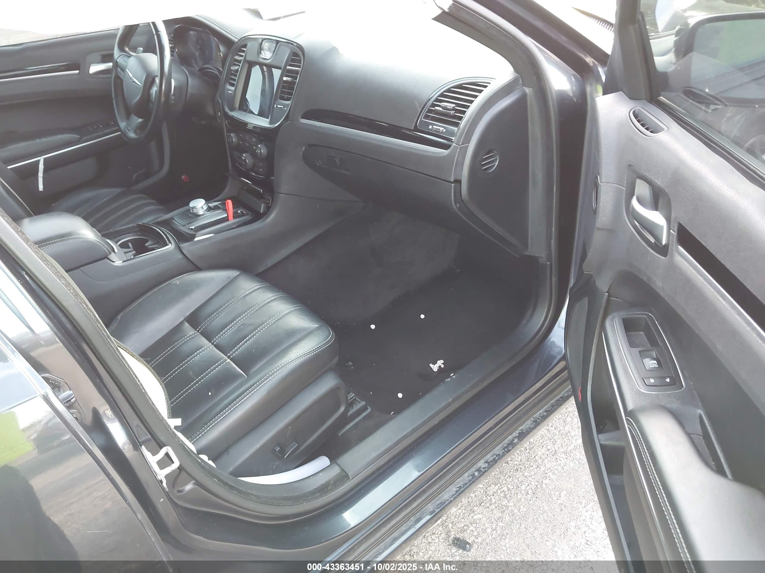 CHRYSLER 300 image 5