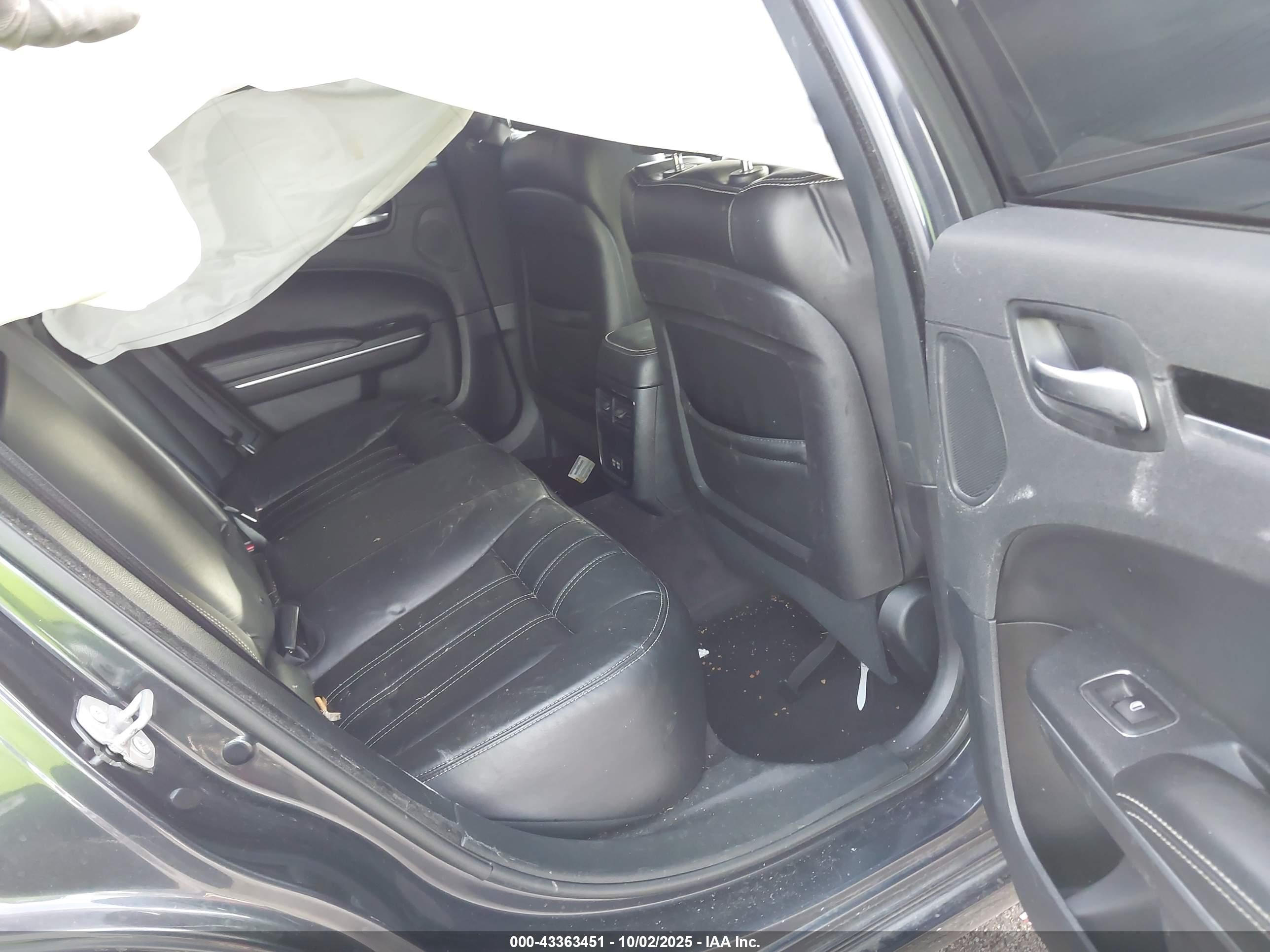 CHRYSLER 300 image 8