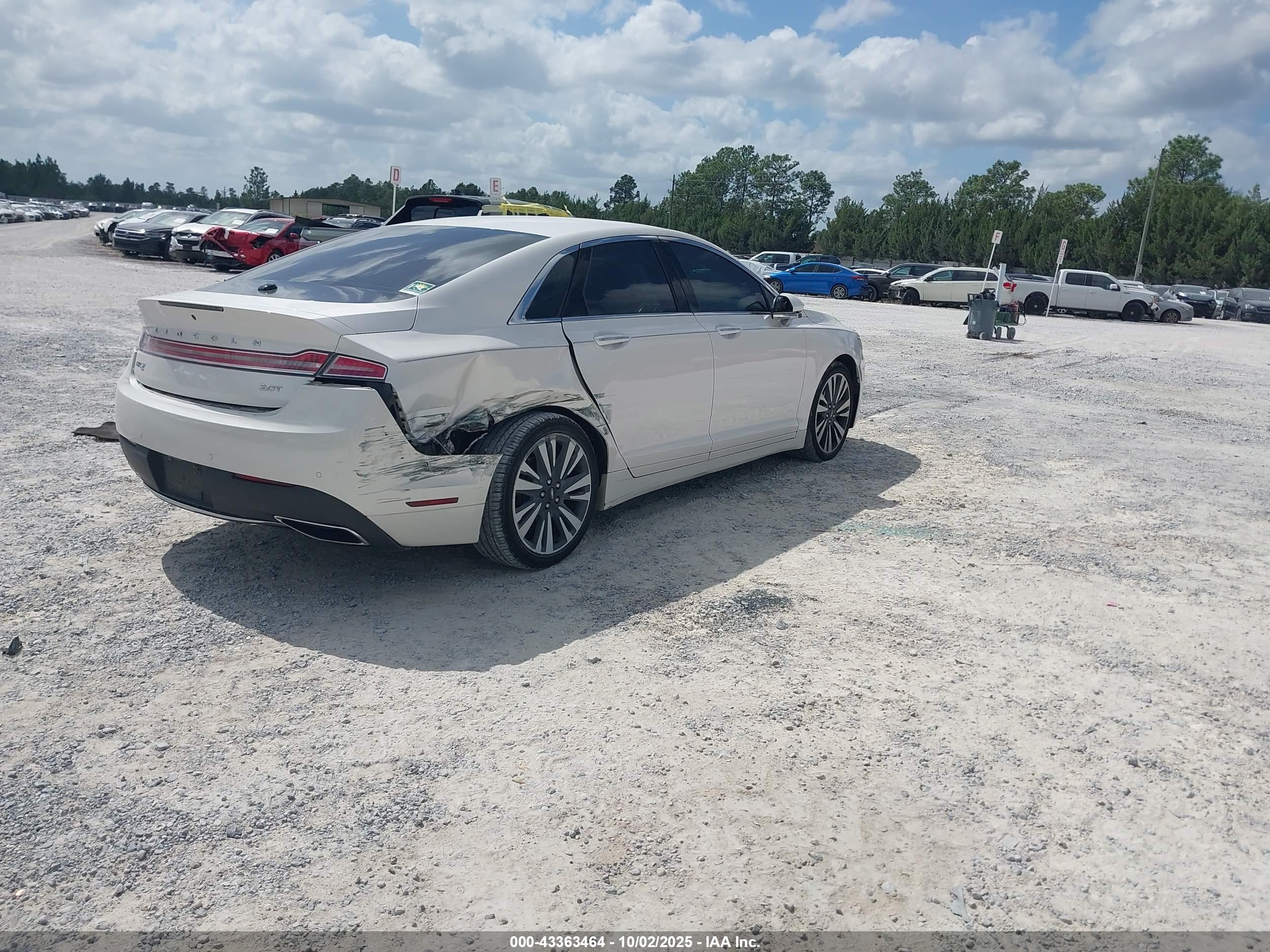 LINCOLN MKZ image 4