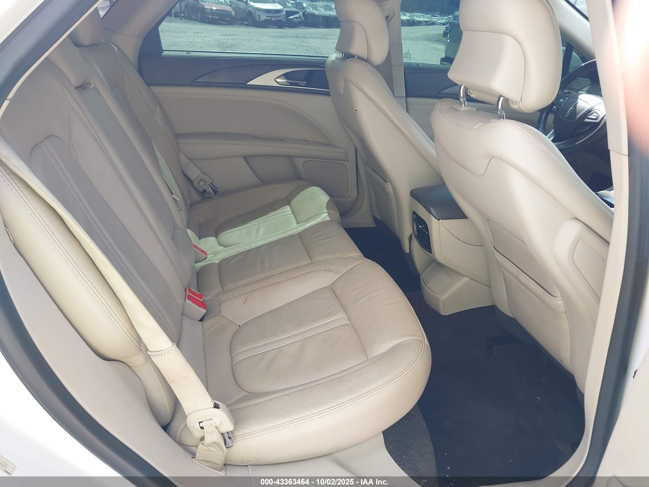 LINCOLN MKZ image 8