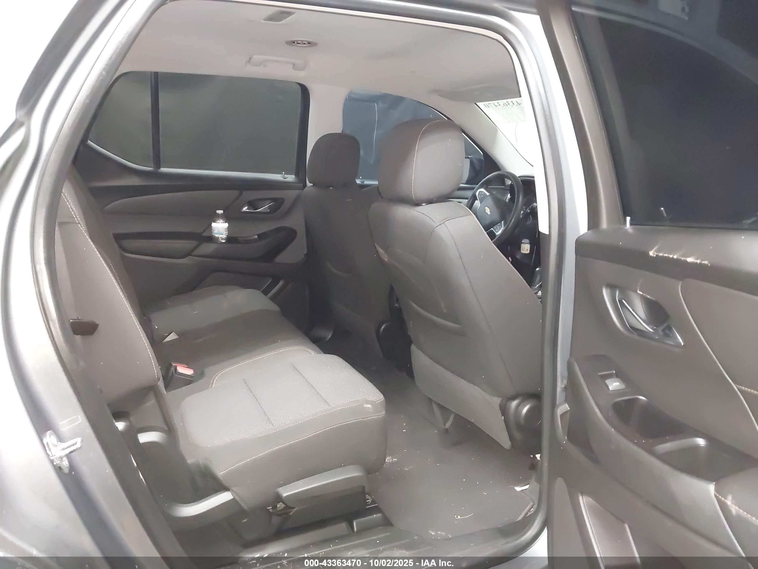 CHEVROLET TRAVERSE image 8