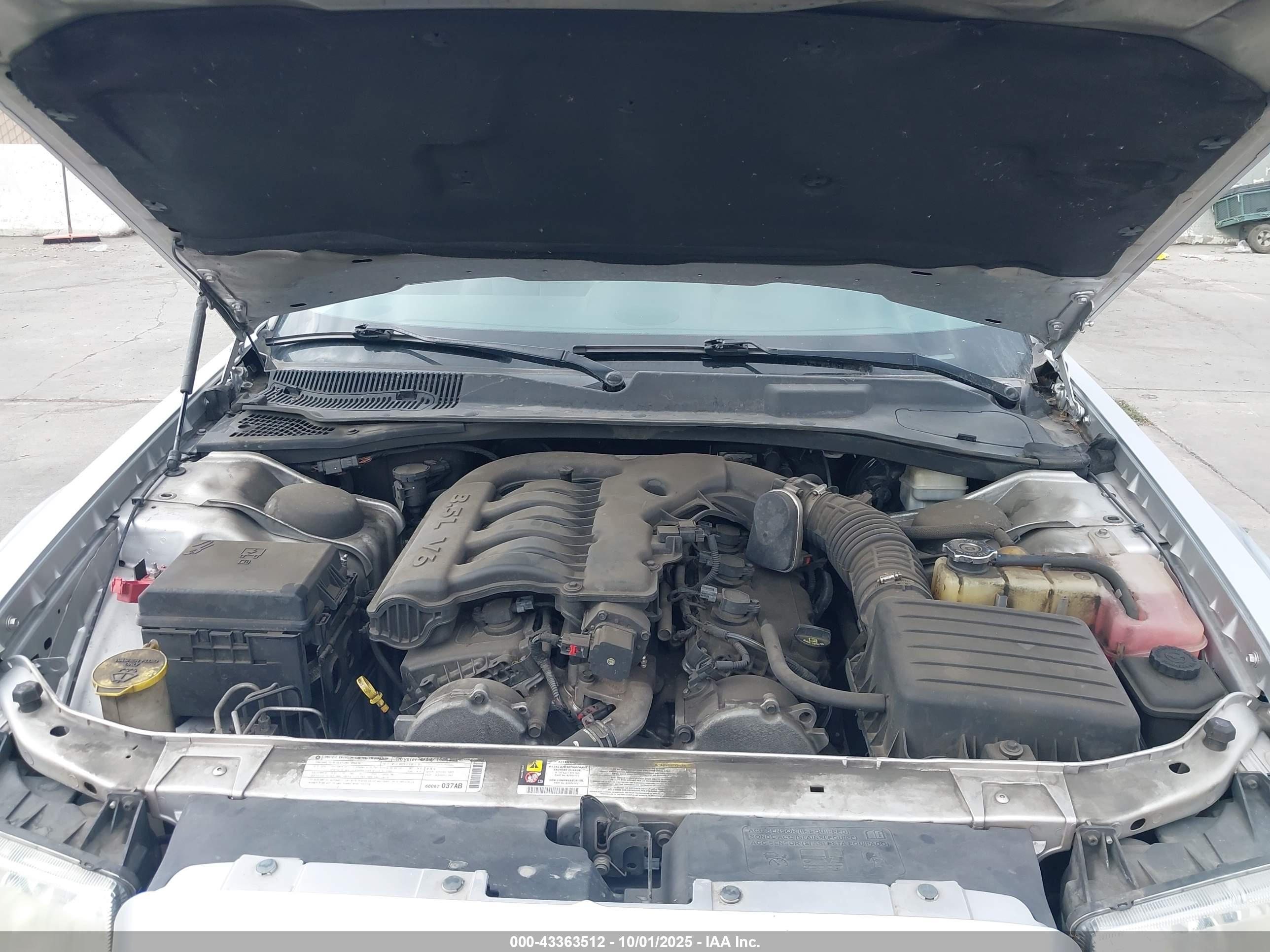 CHRYSLER 300 image 10