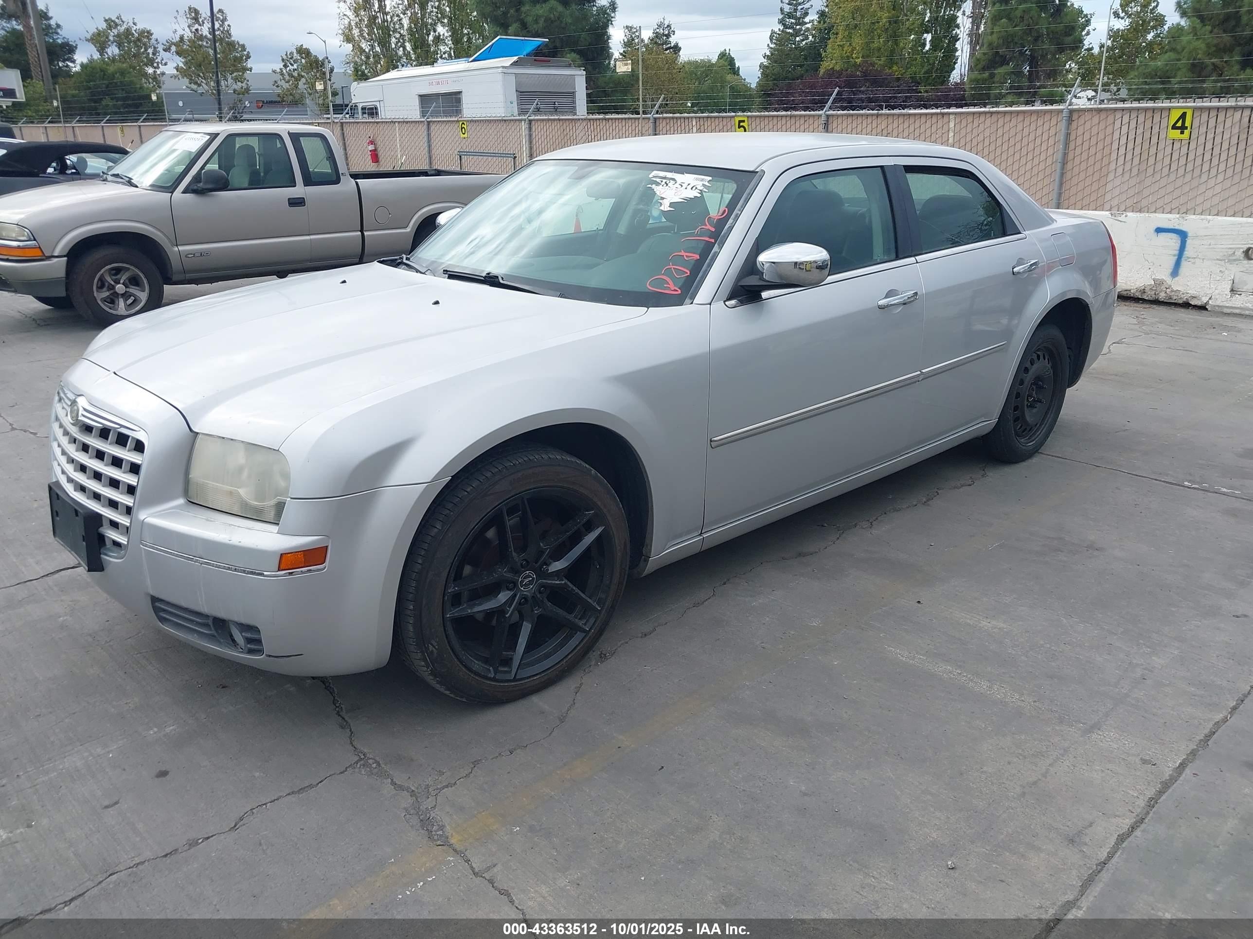 CHRYSLER 300 image 2
