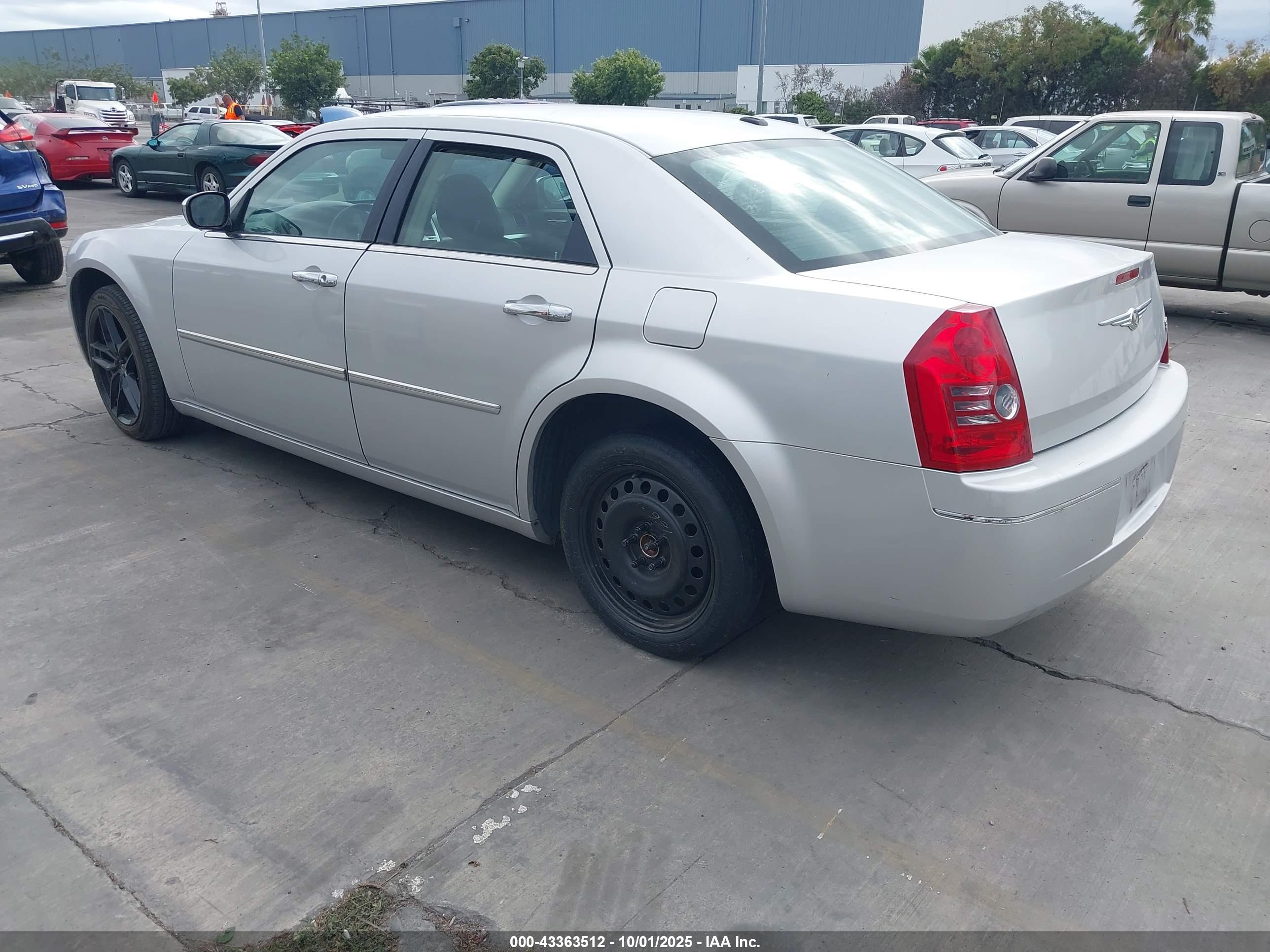 CHRYSLER 300 image 3