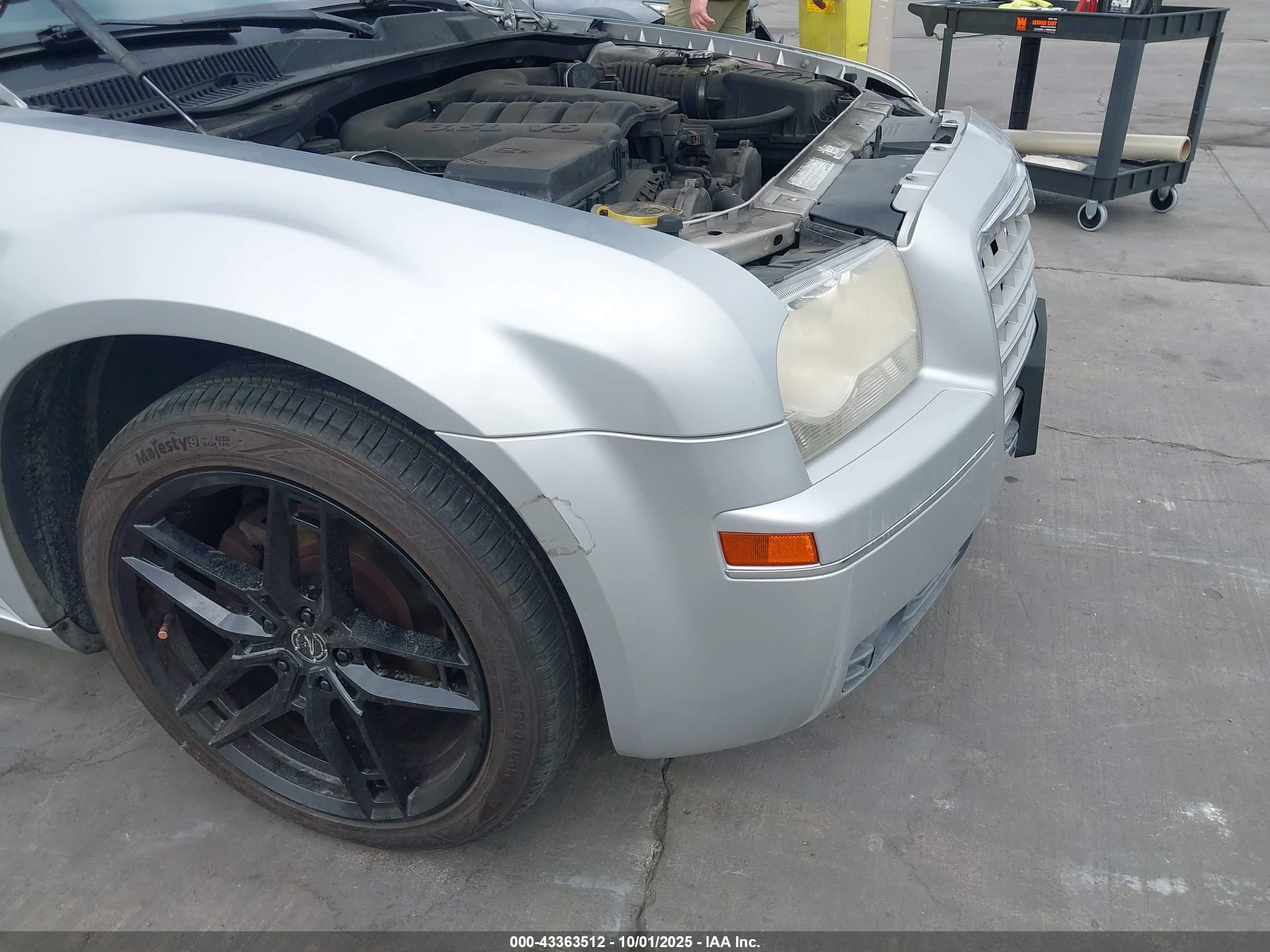CHRYSLER 300 image 6