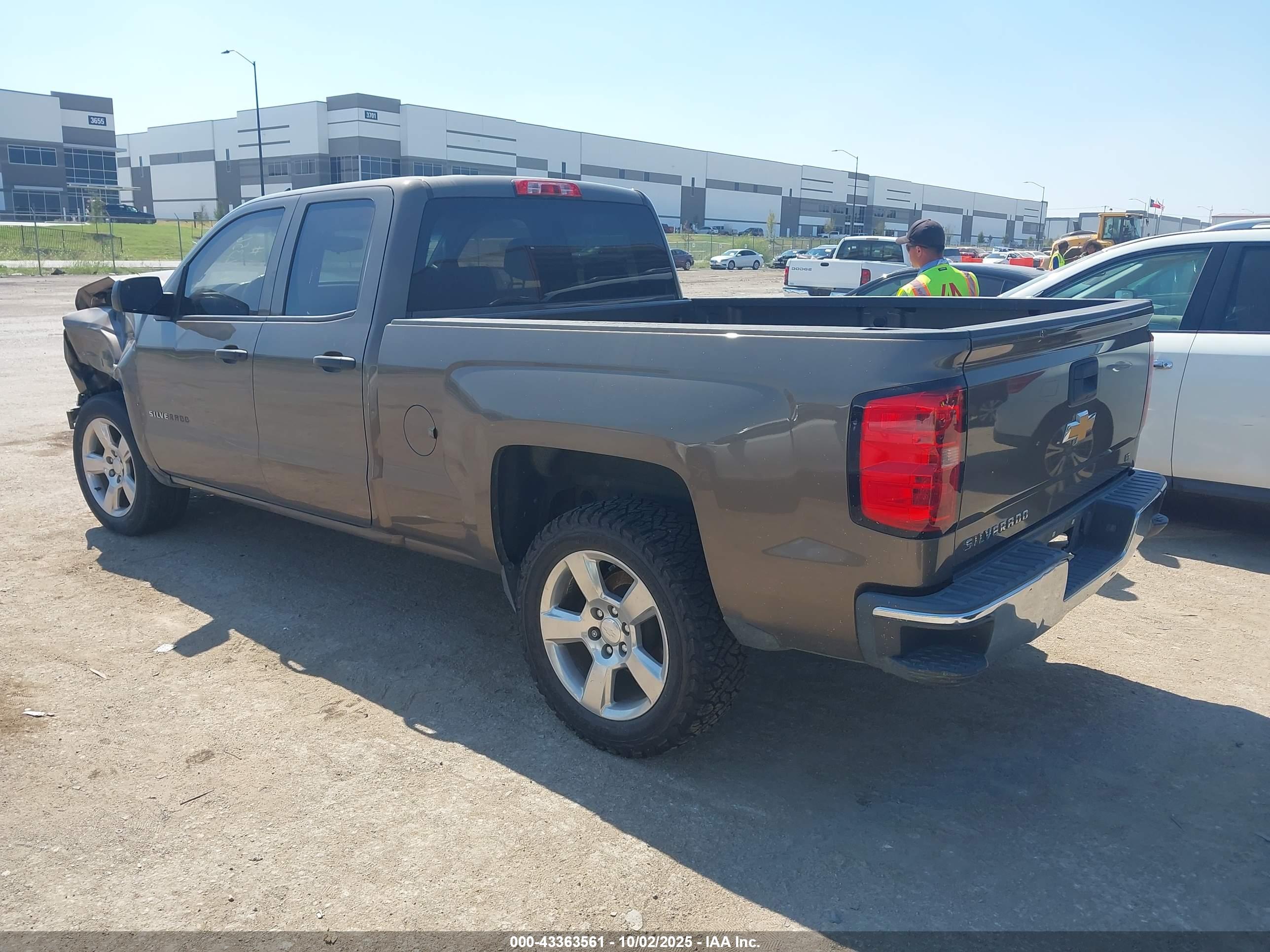 CHEVROLET SILVERADO image 3