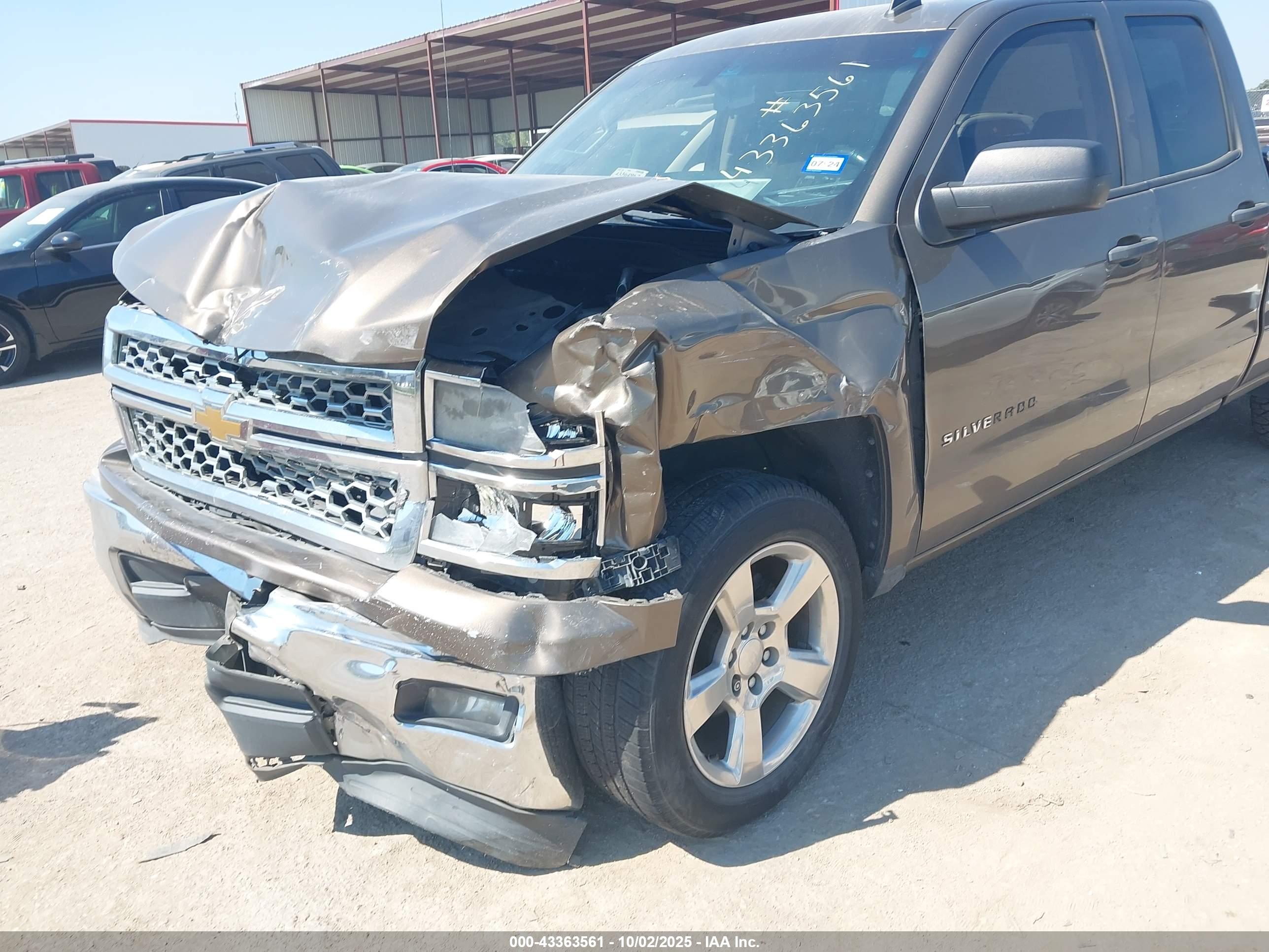 CHEVROLET SILVERADO image 6
