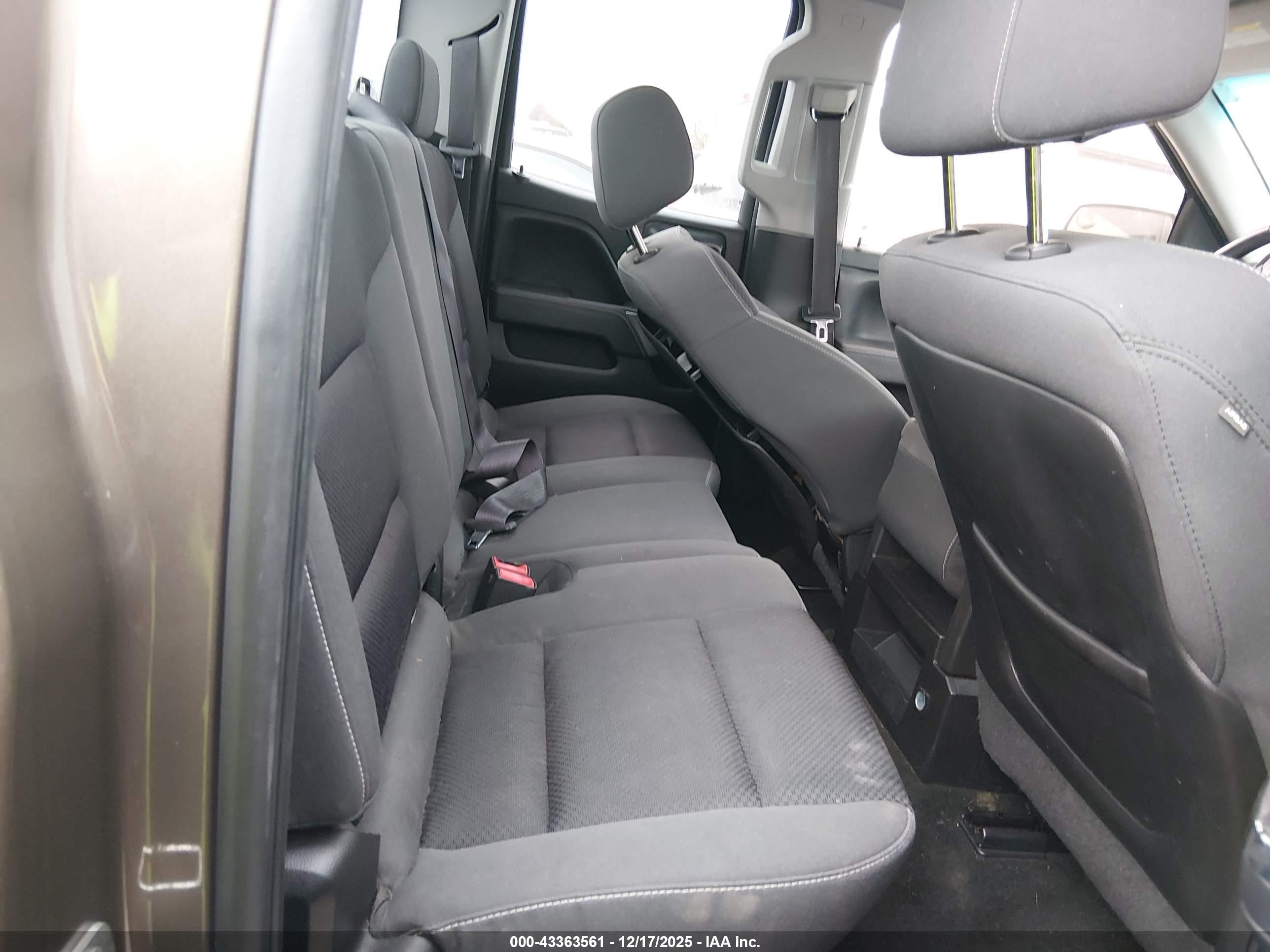 CHEVROLET SILVERADO image 8