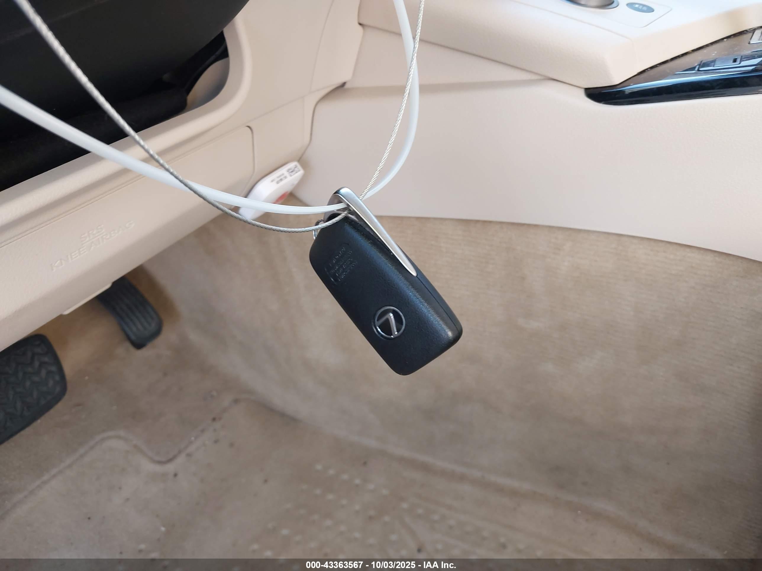 LEXUS ES image 11