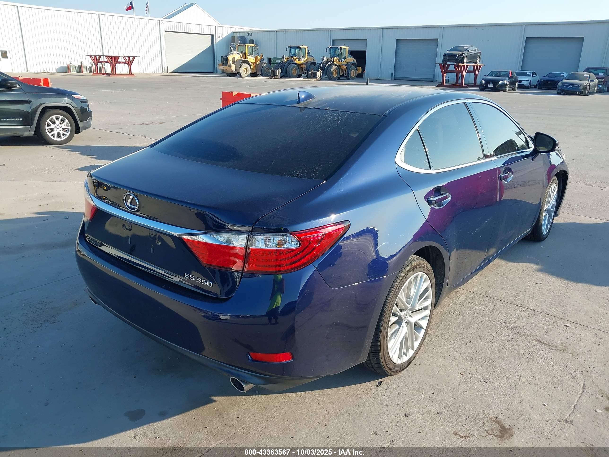 LEXUS ES image 4