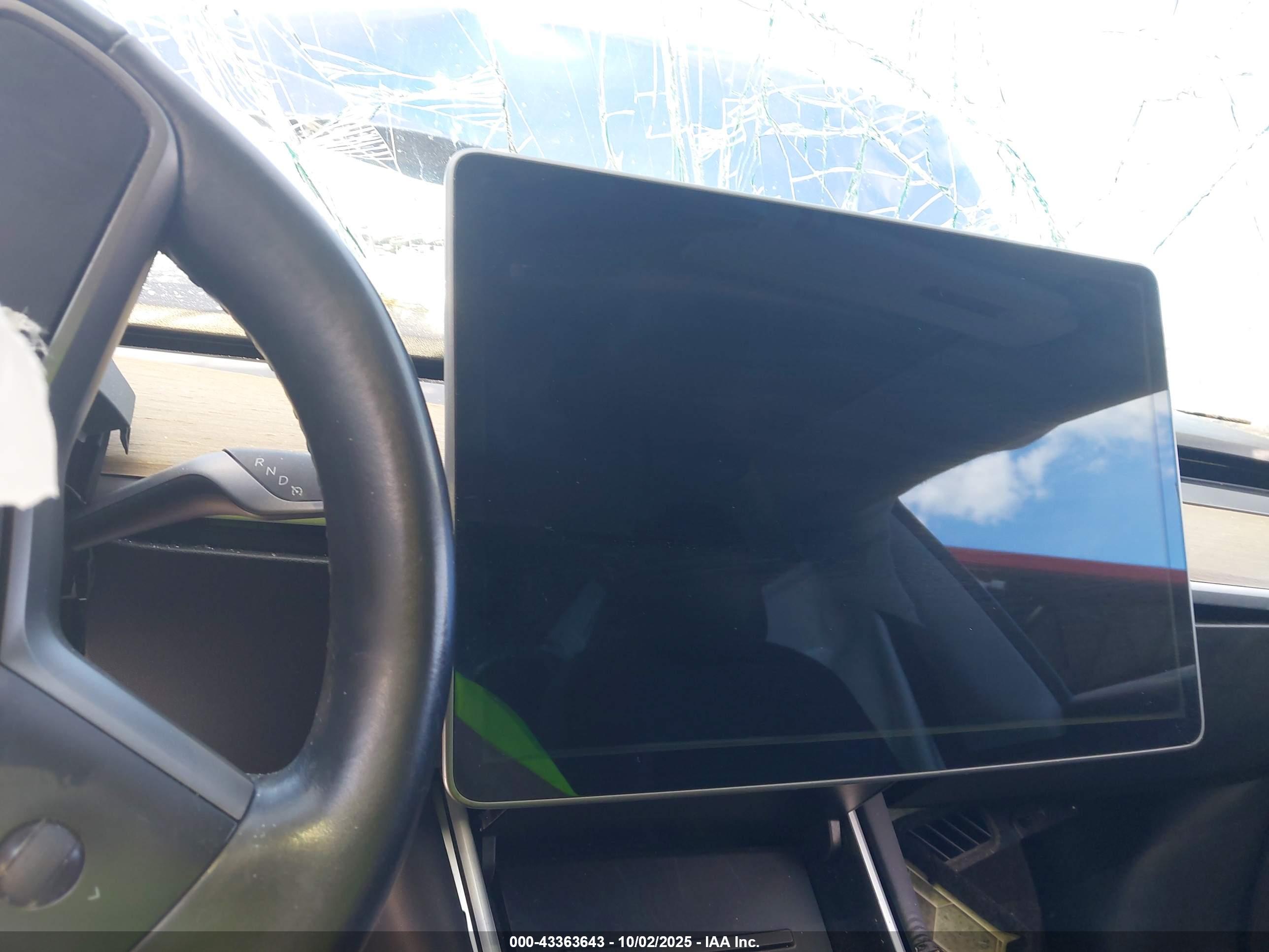 TESLA MODEL image 7