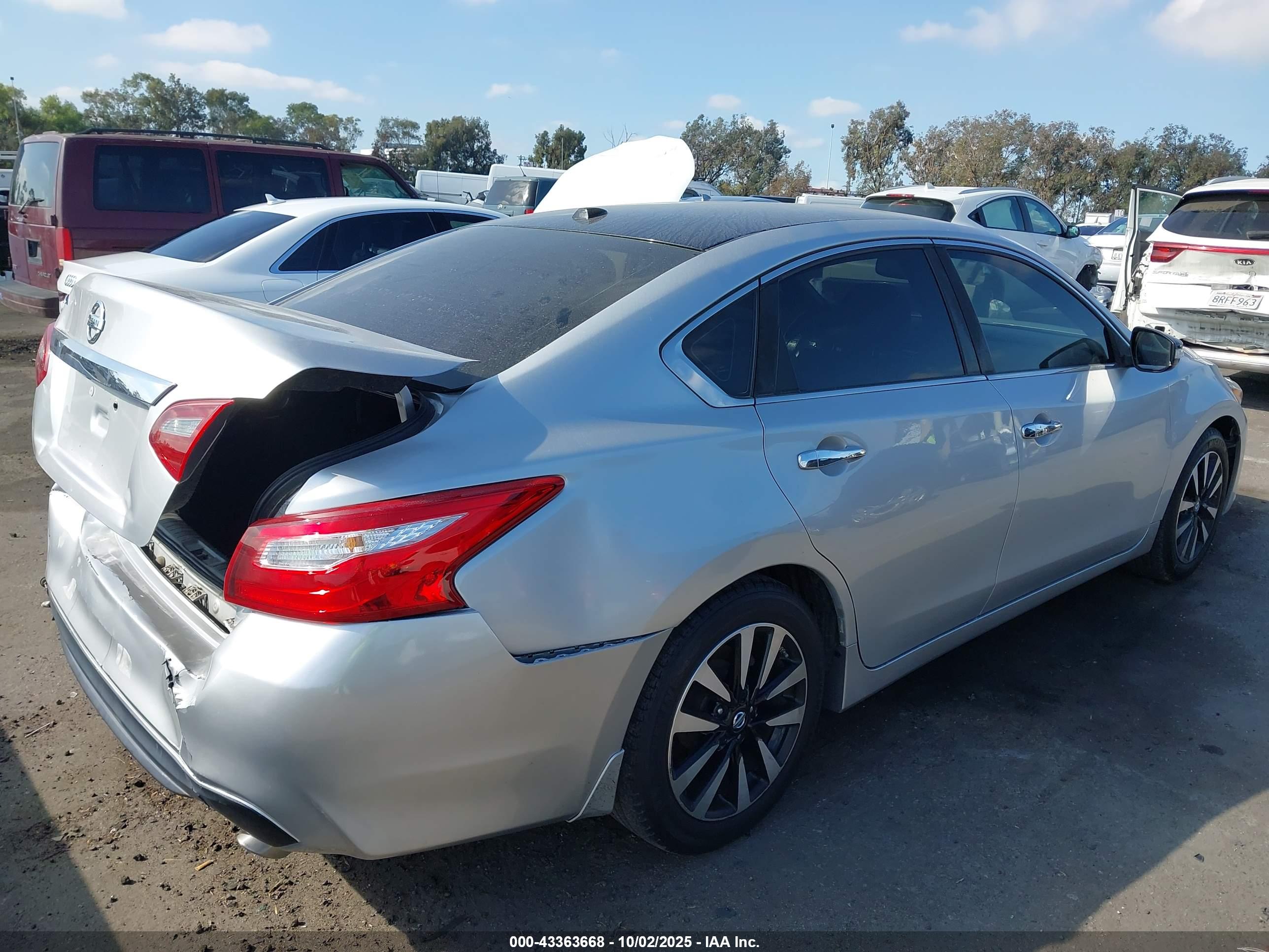 NISSAN ALTIMA image 4