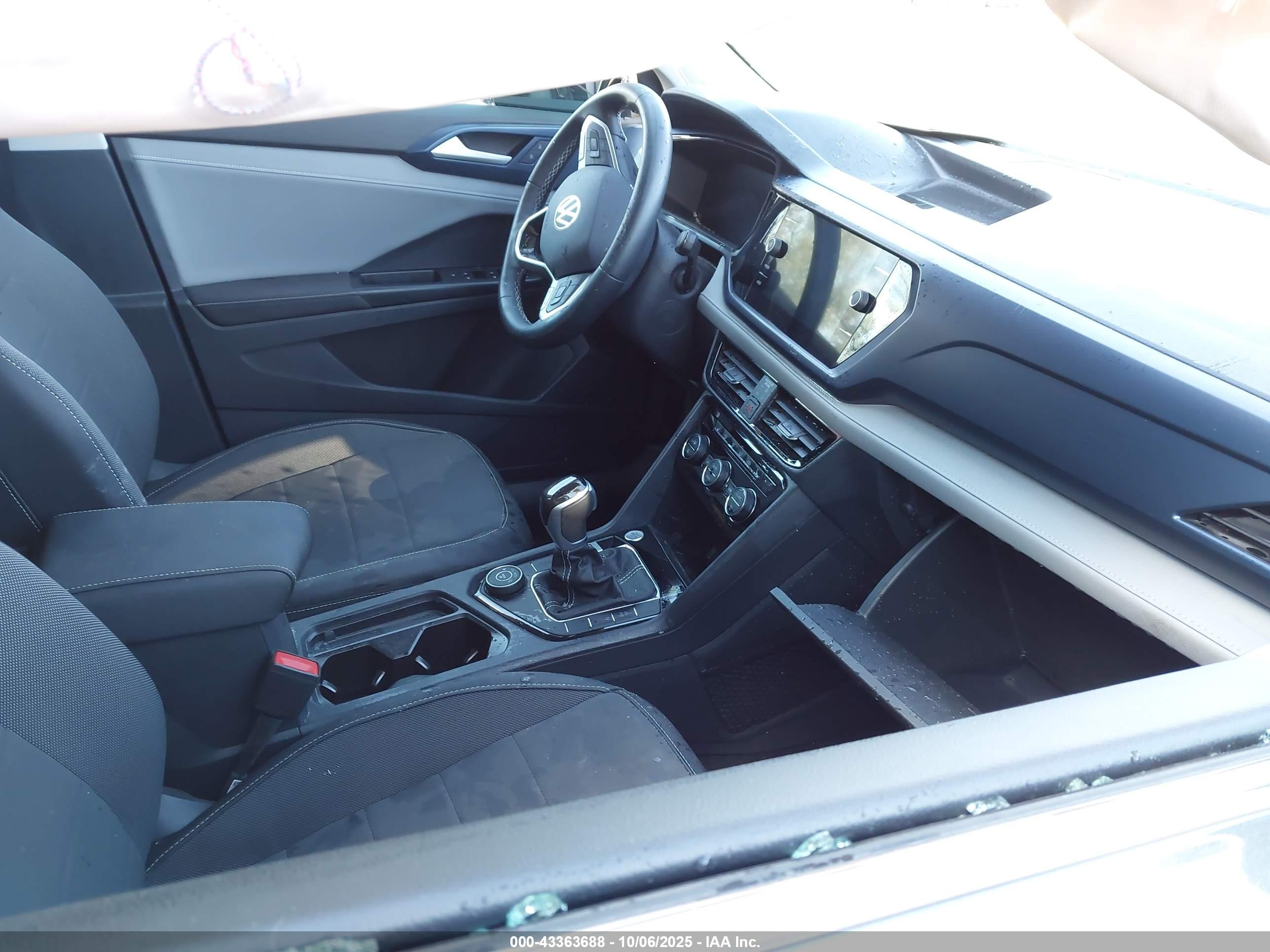 VOLKSWAGEN TAOS image 5