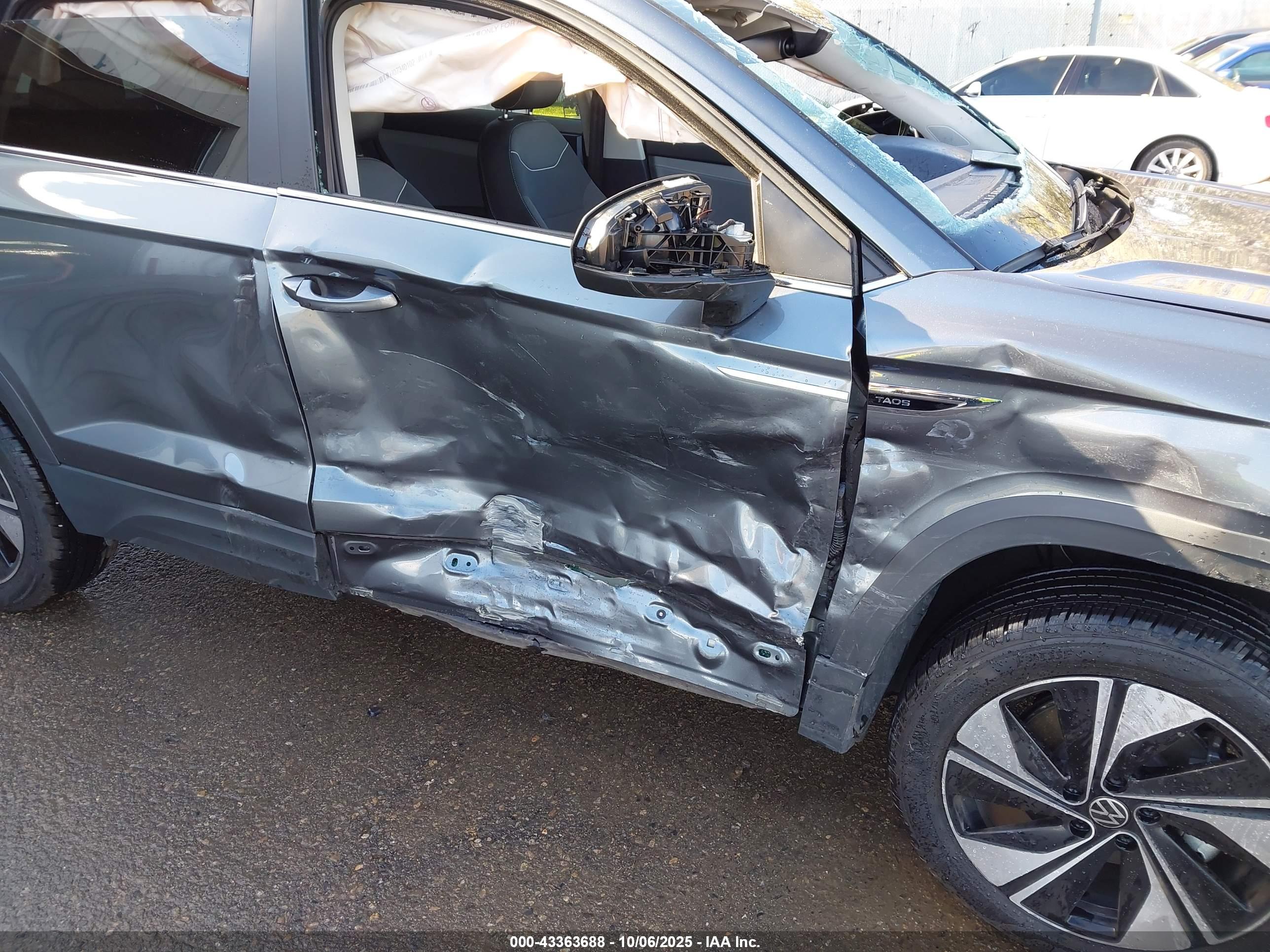 VOLKSWAGEN TAOS image 6