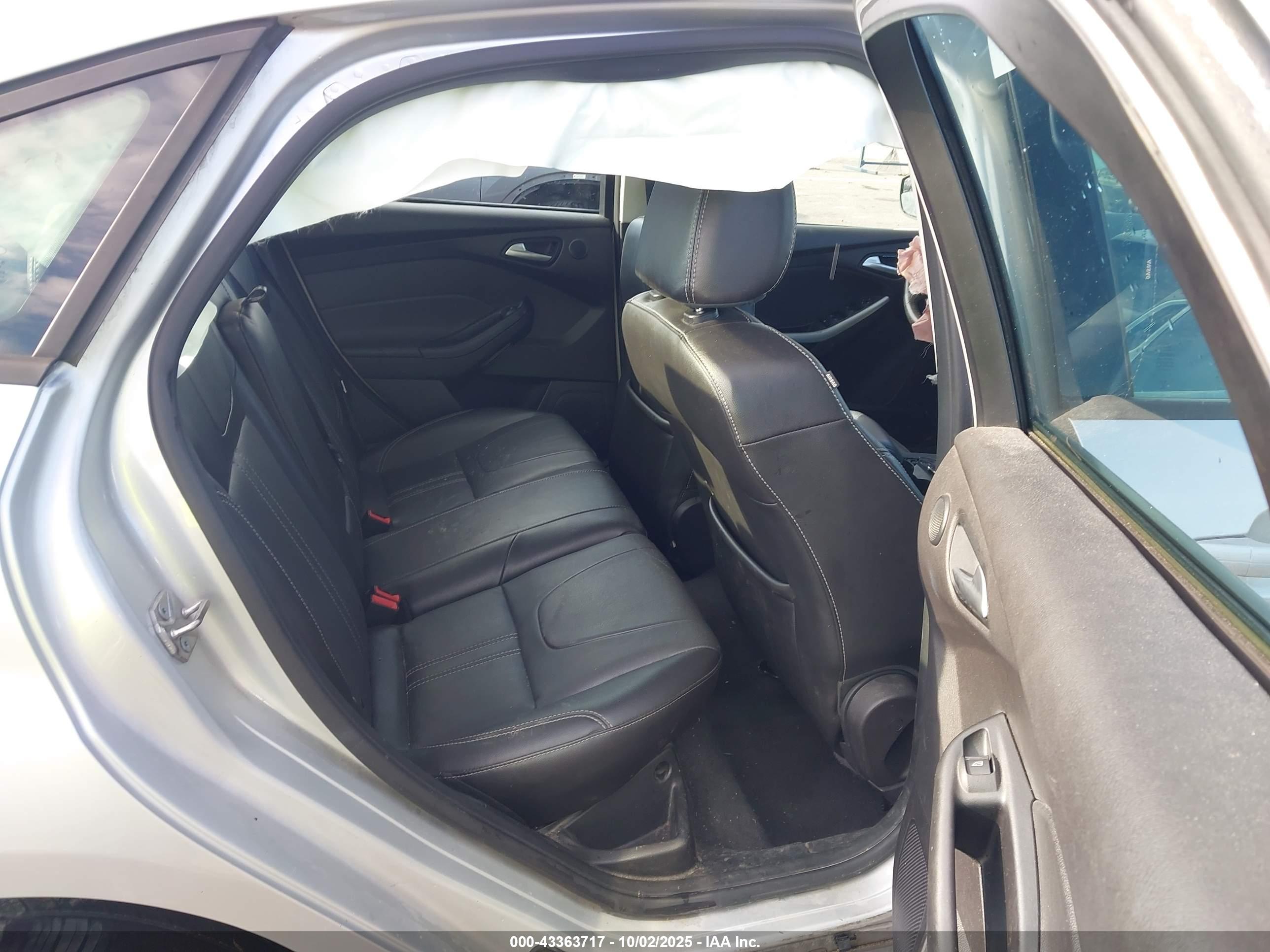 FORD FOCUS image 8