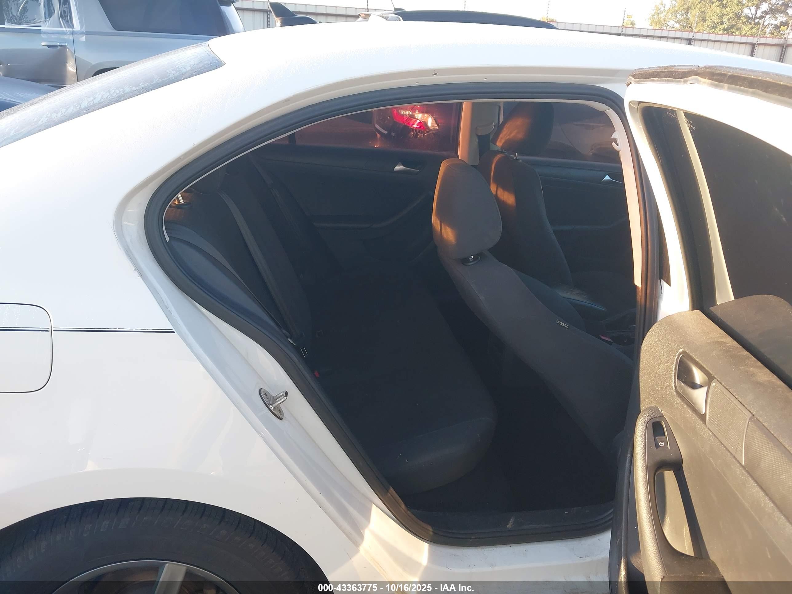 VOLKSWAGEN JETTA image 8