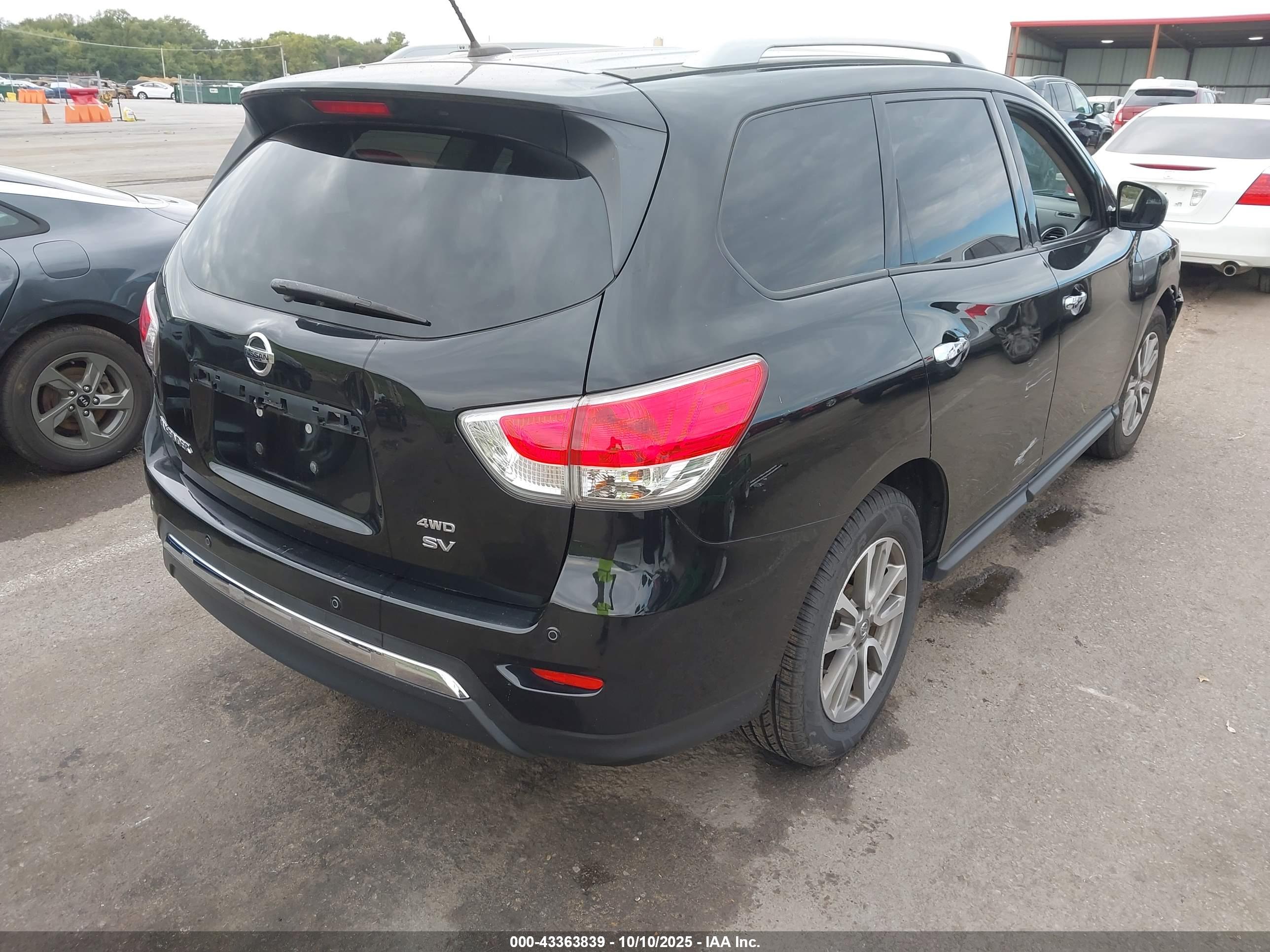NISSAN PATHFINDER image 4