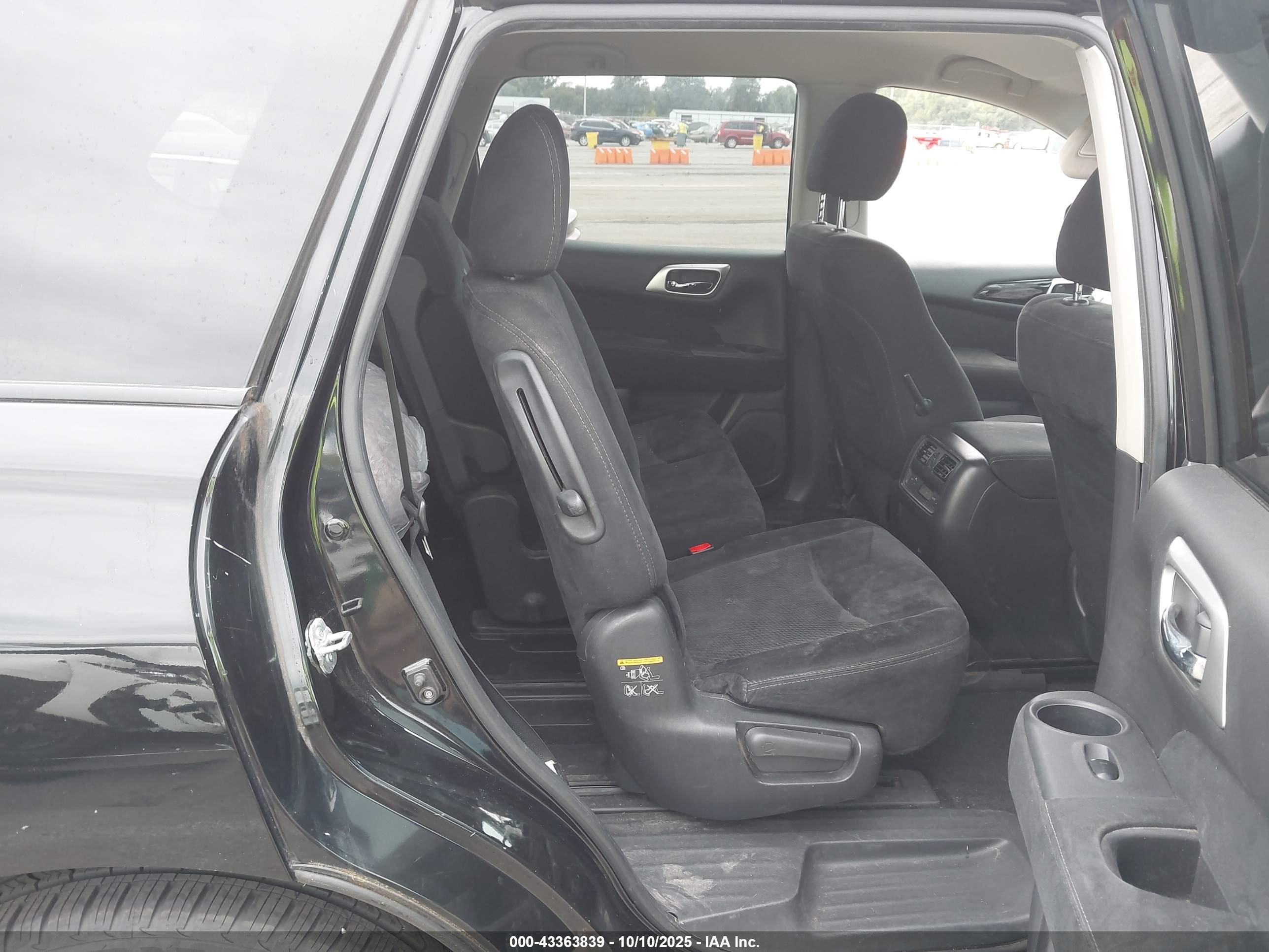 NISSAN PATHFINDER image 8