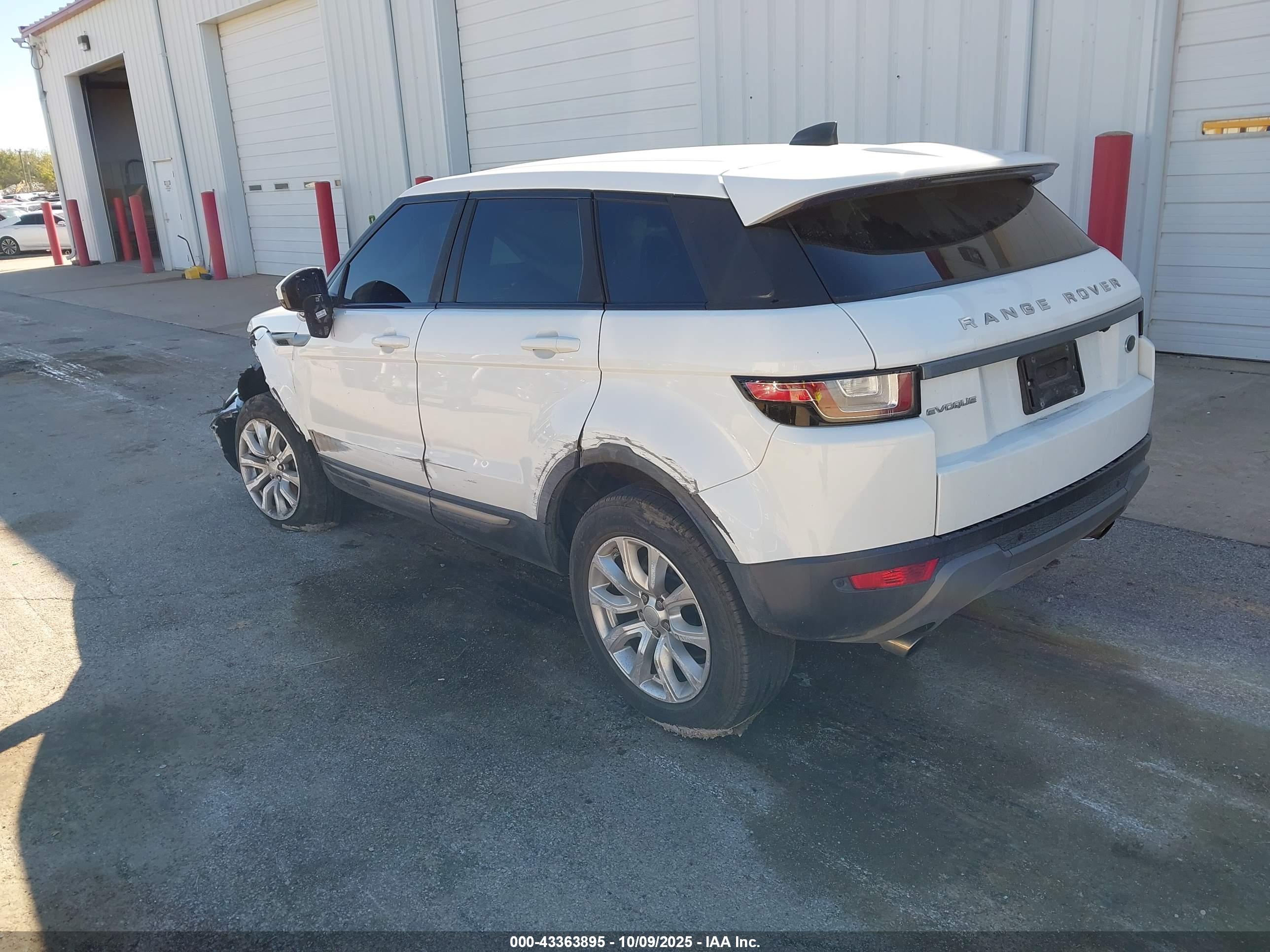 LAND ROVER image 3