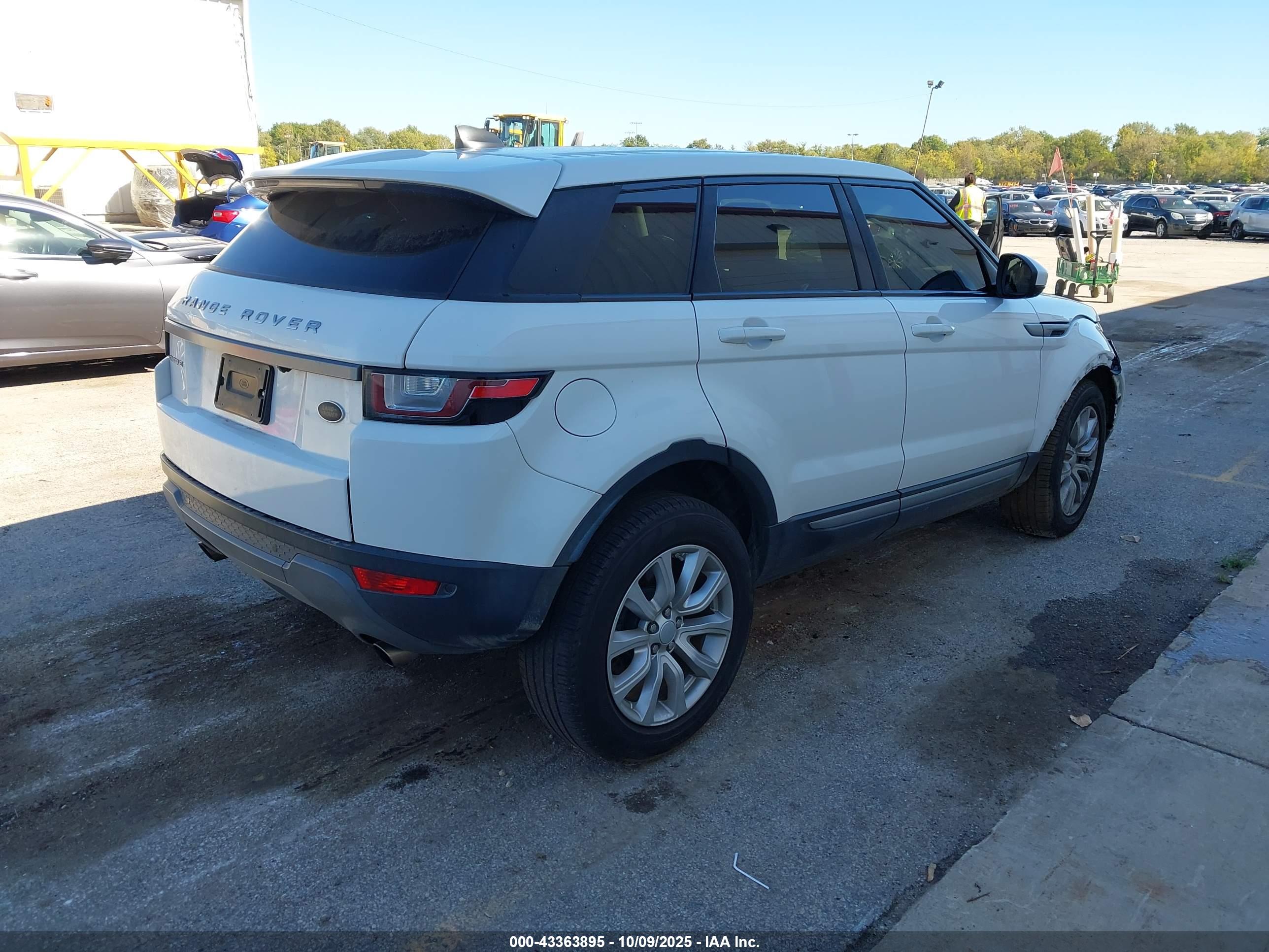 LAND ROVER image 4