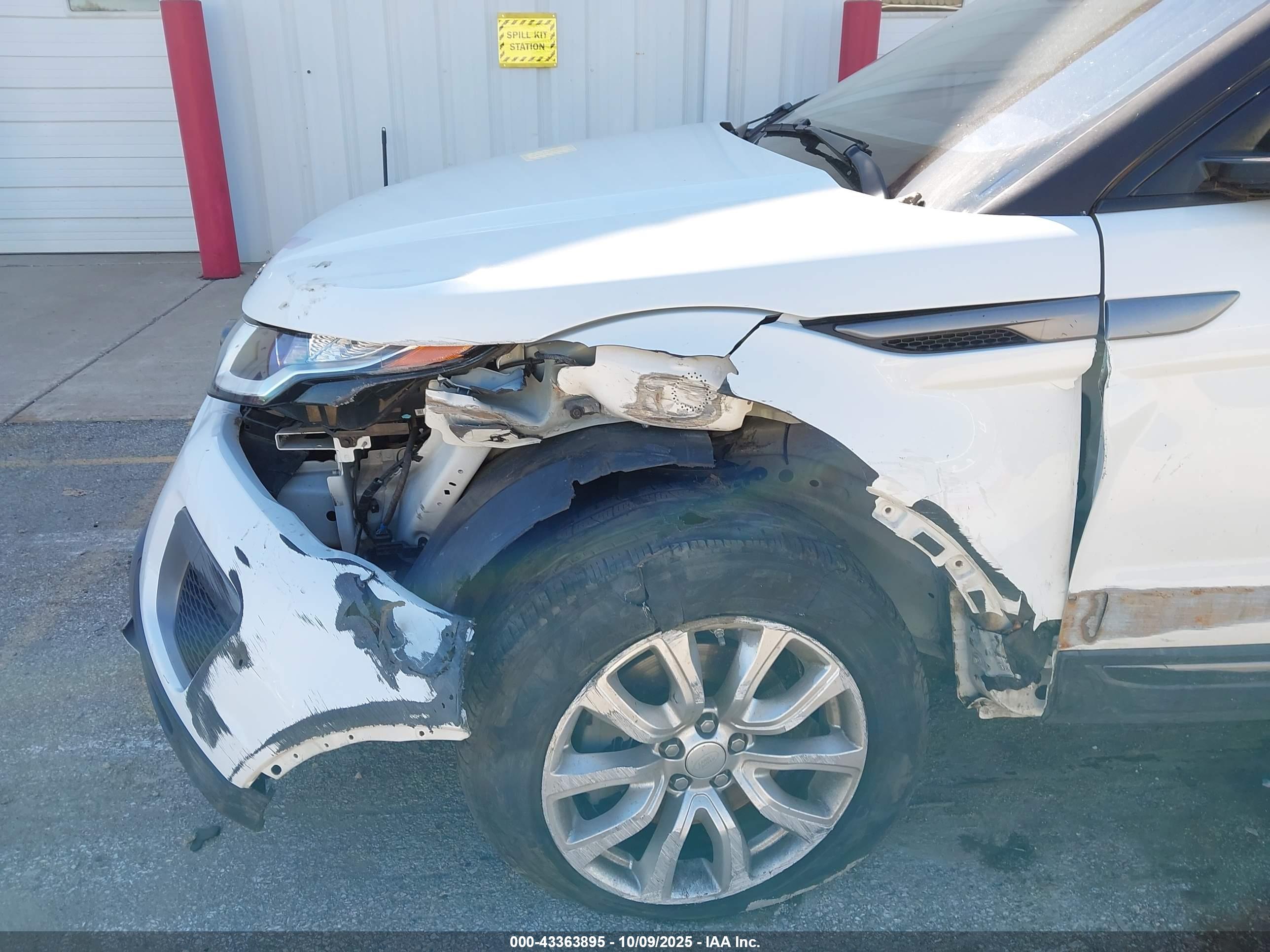 LAND ROVER image 6