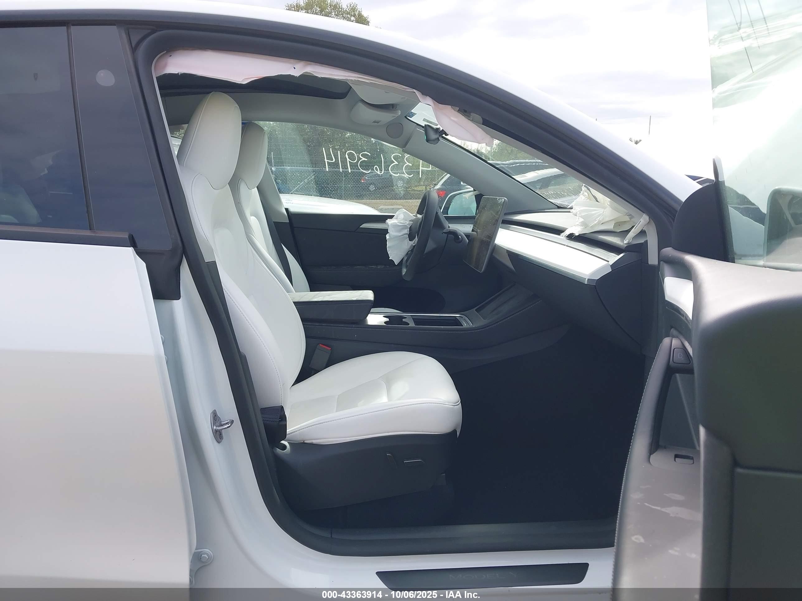 TESLA MODEL image 5