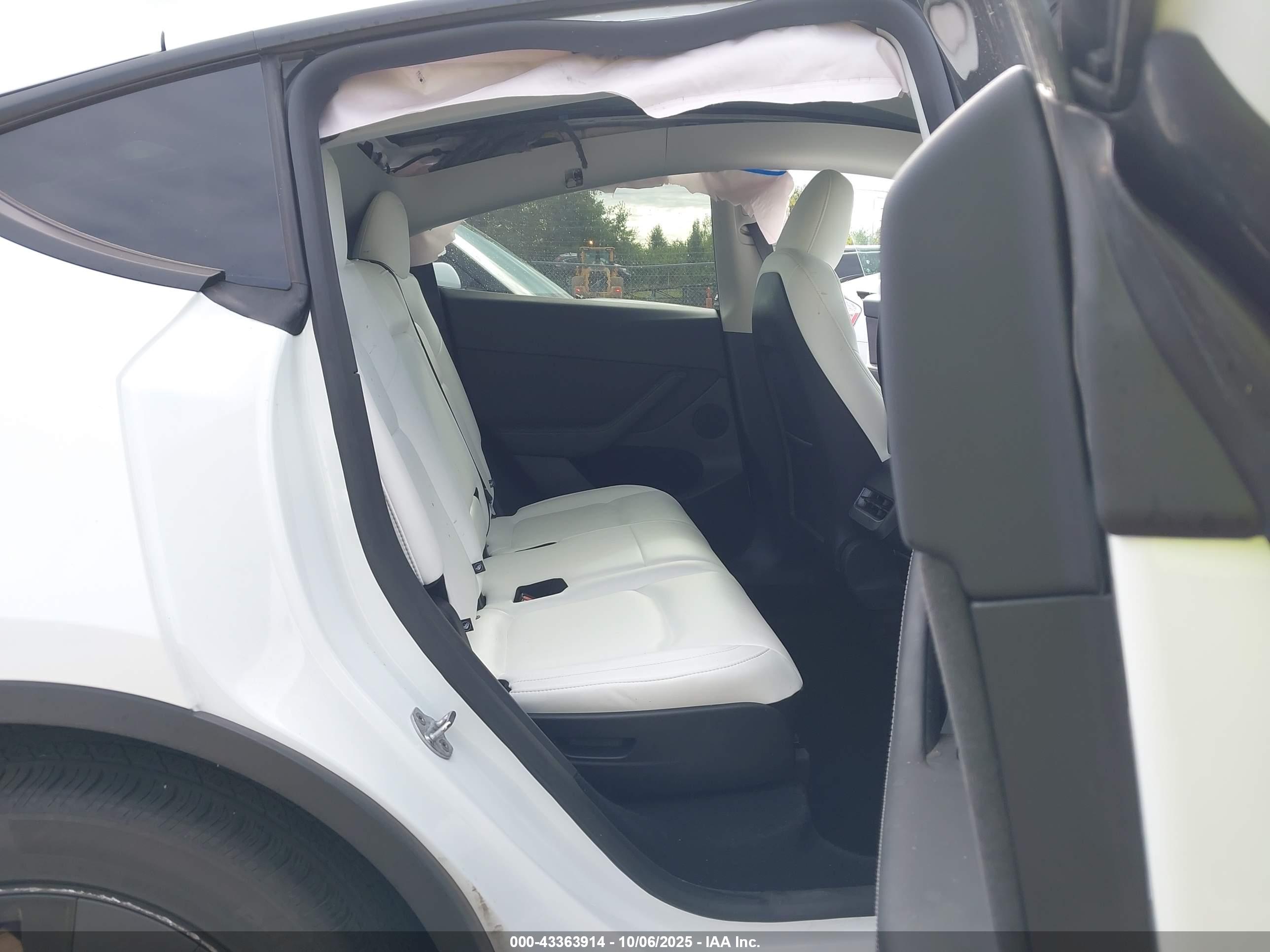 TESLA MODEL image 8