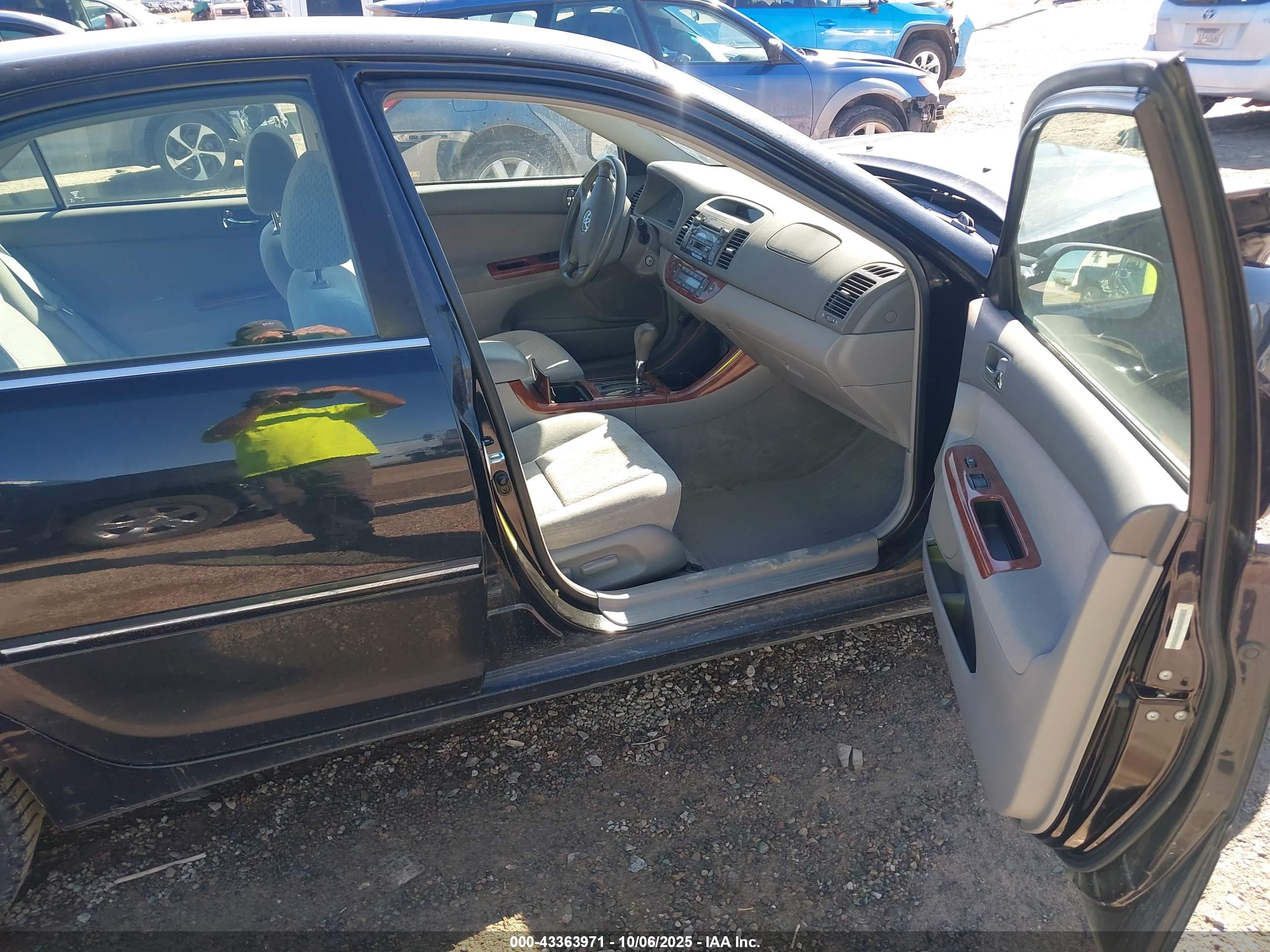 TOYOTA CAMRY image 5