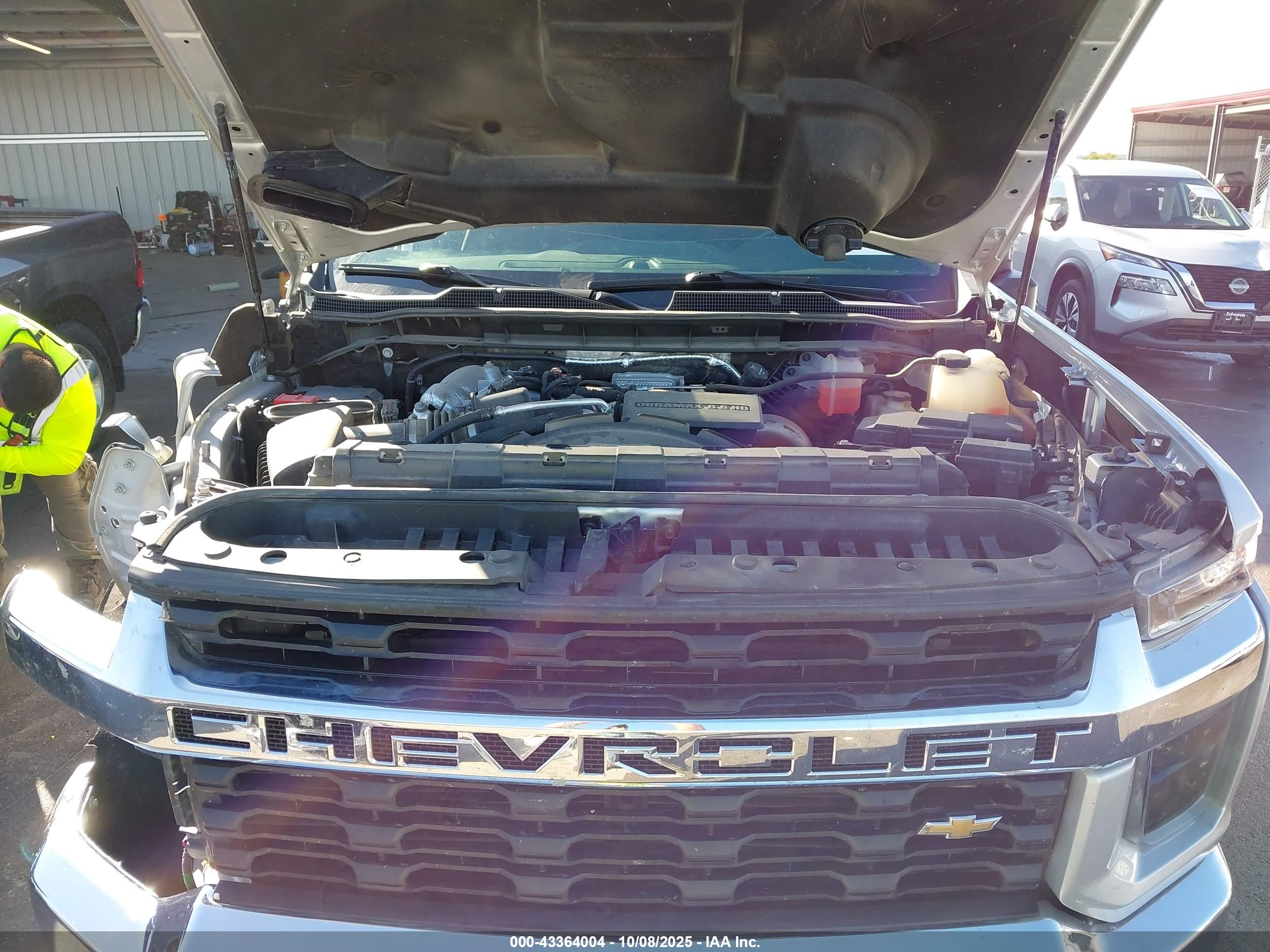 CHEVROLET SILVERADO image 10