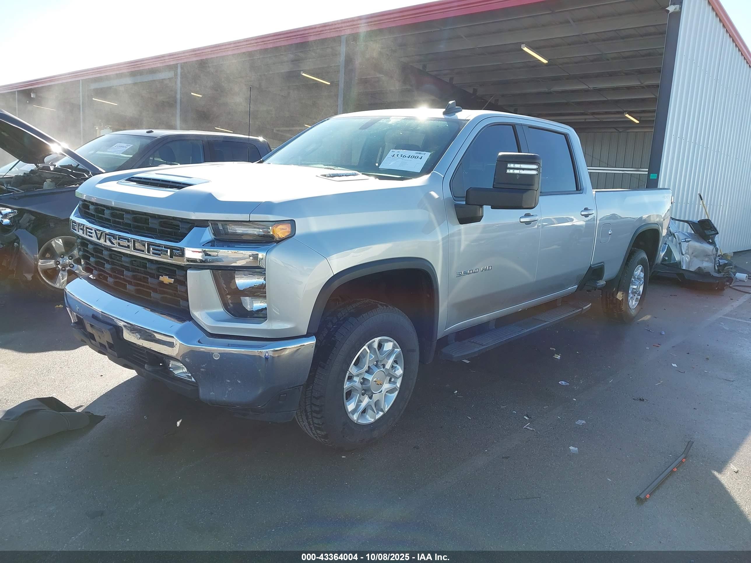 CHEVROLET SILVERADO image 2
