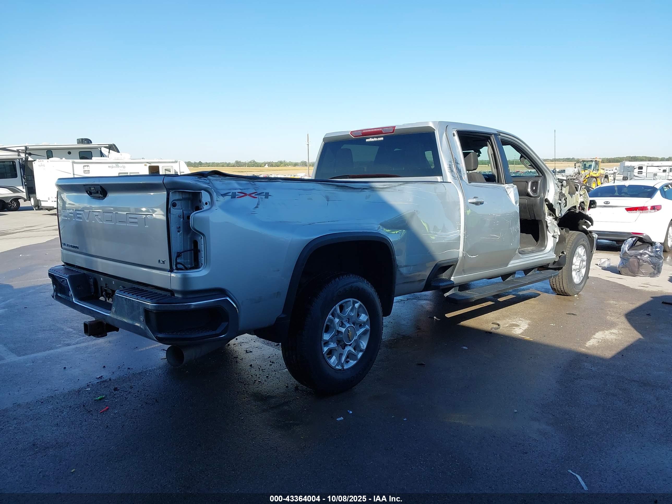 CHEVROLET SILVERADO image 4