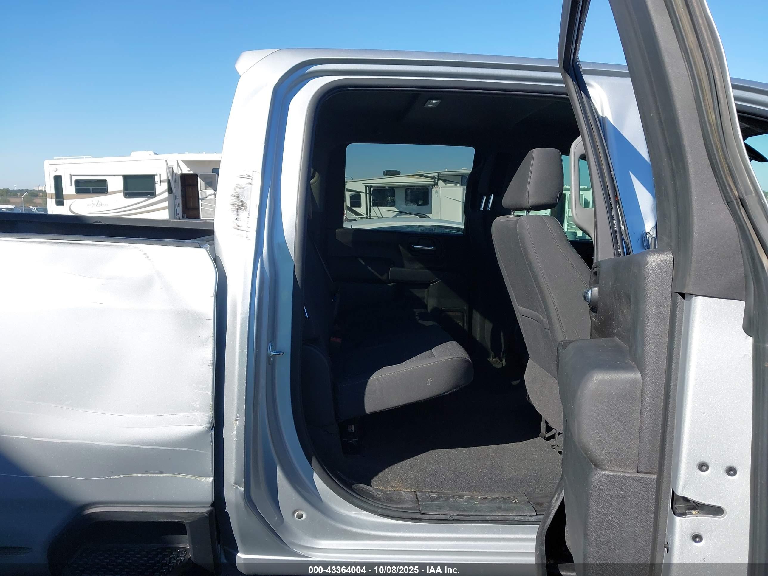 CHEVROLET SILVERADO image 7