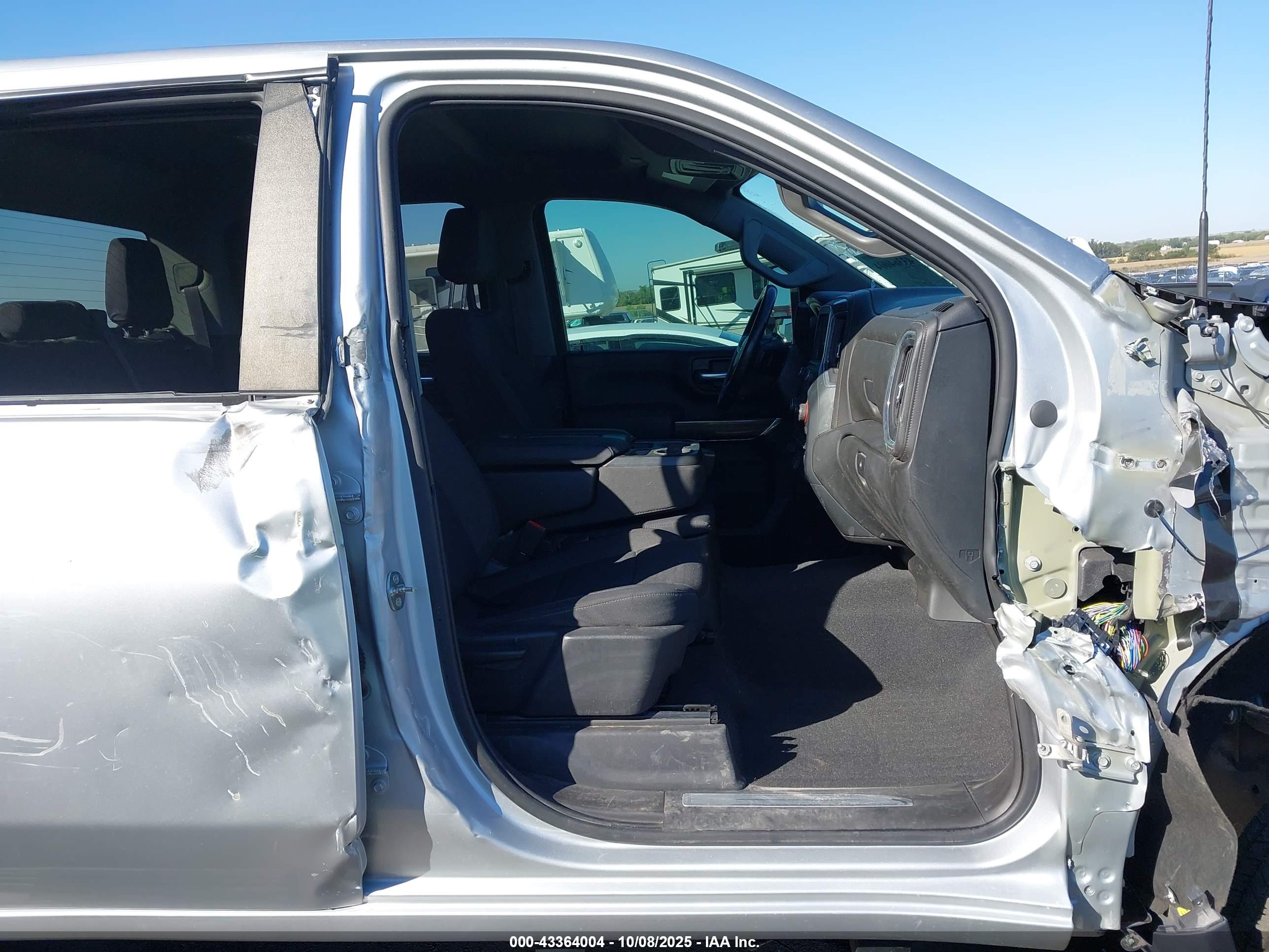CHEVROLET SILVERADO image 8