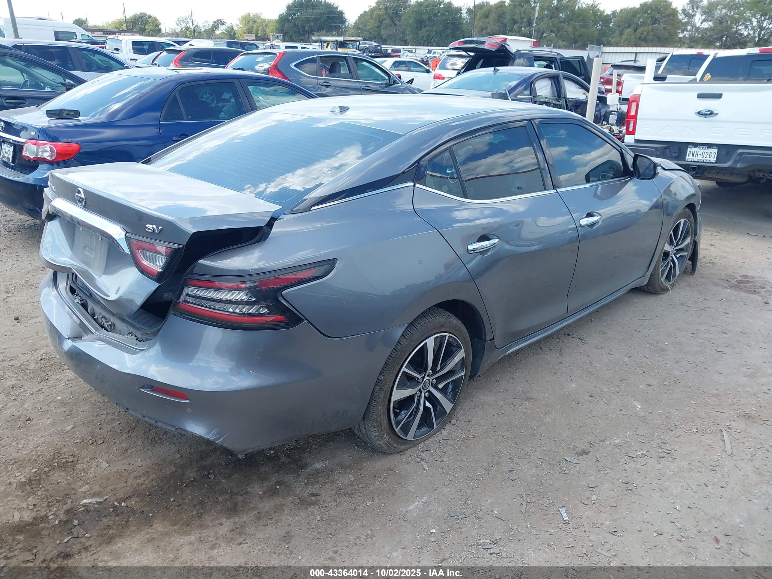 NISSAN MAXIMA image 4