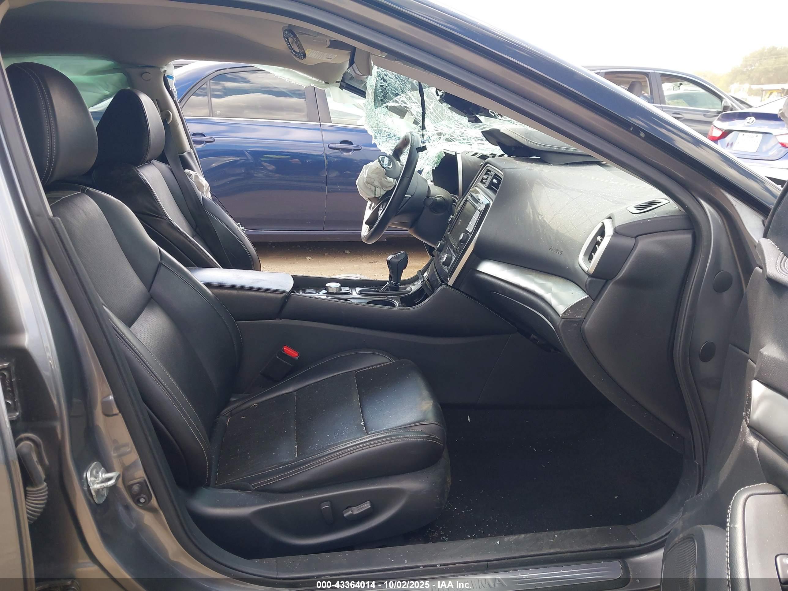 NISSAN MAXIMA image 5