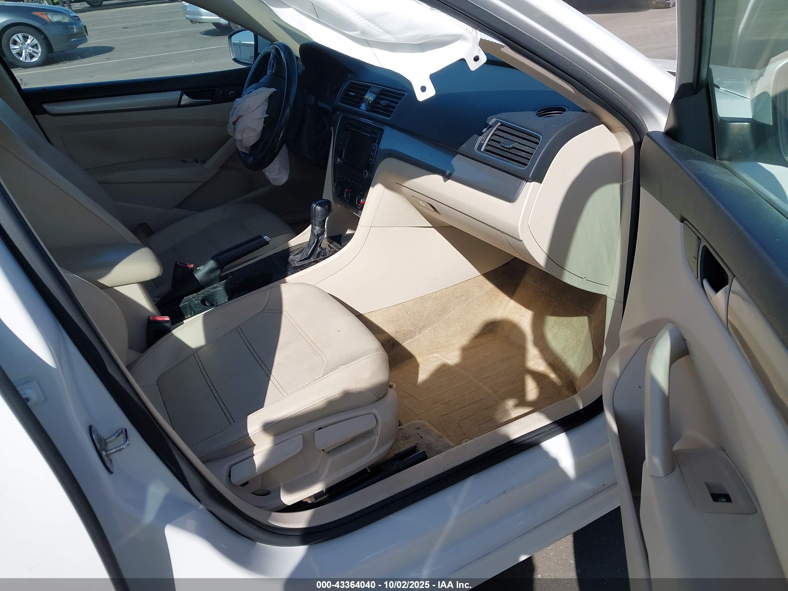 VOLKSWAGEN PASSAT image 5