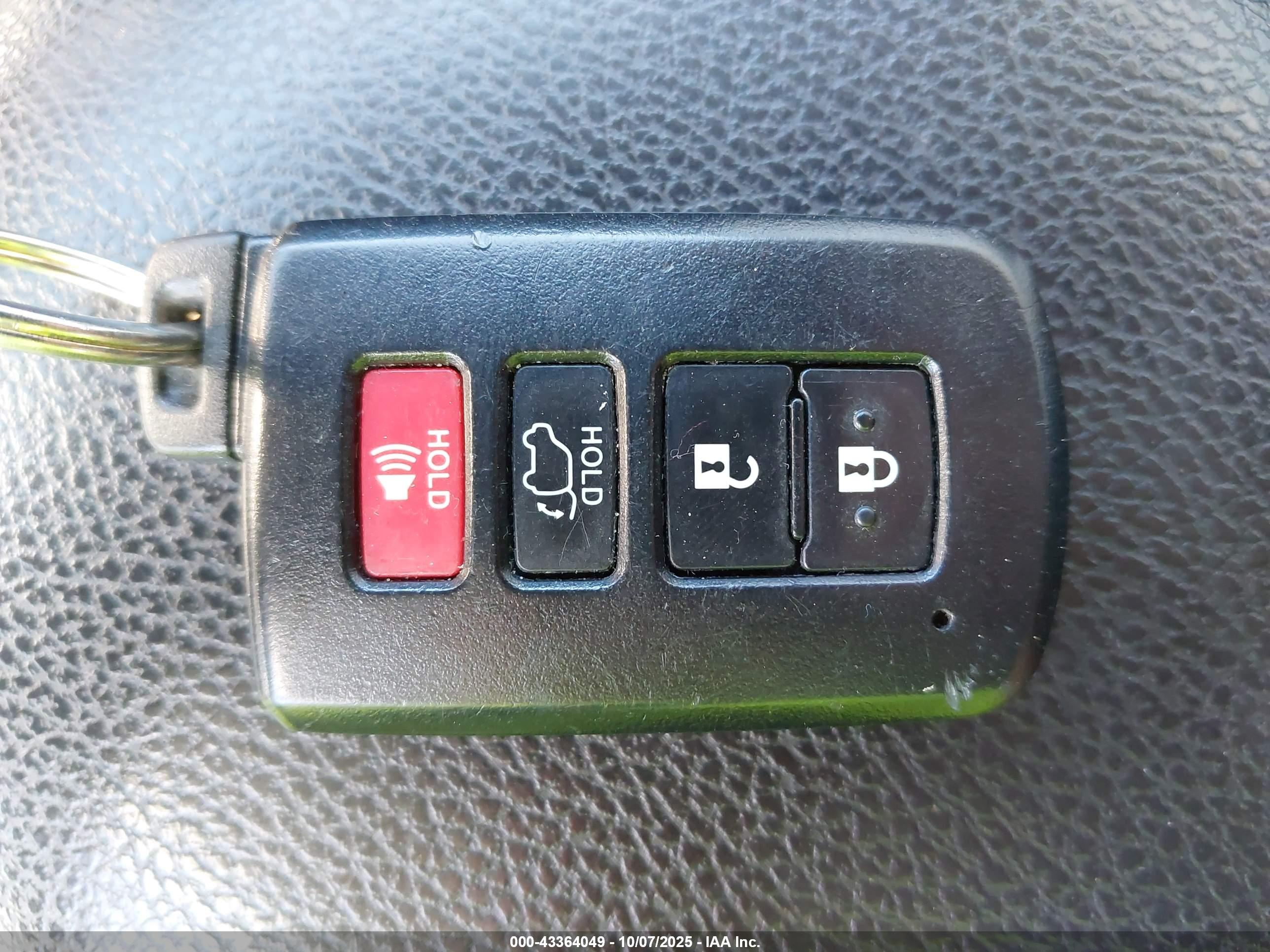 TOYOTA RAV4 image 11