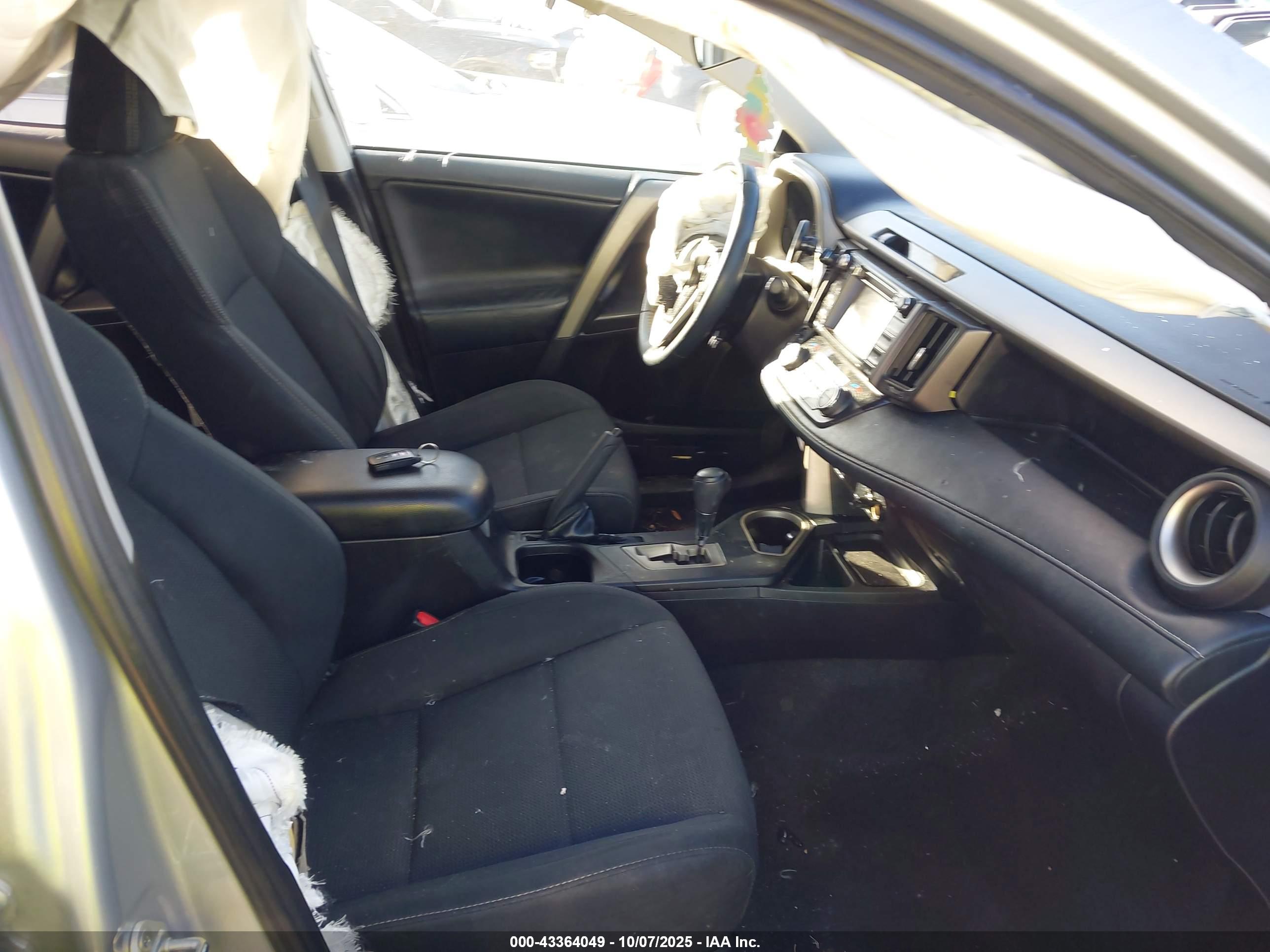 TOYOTA RAV4 image 5
