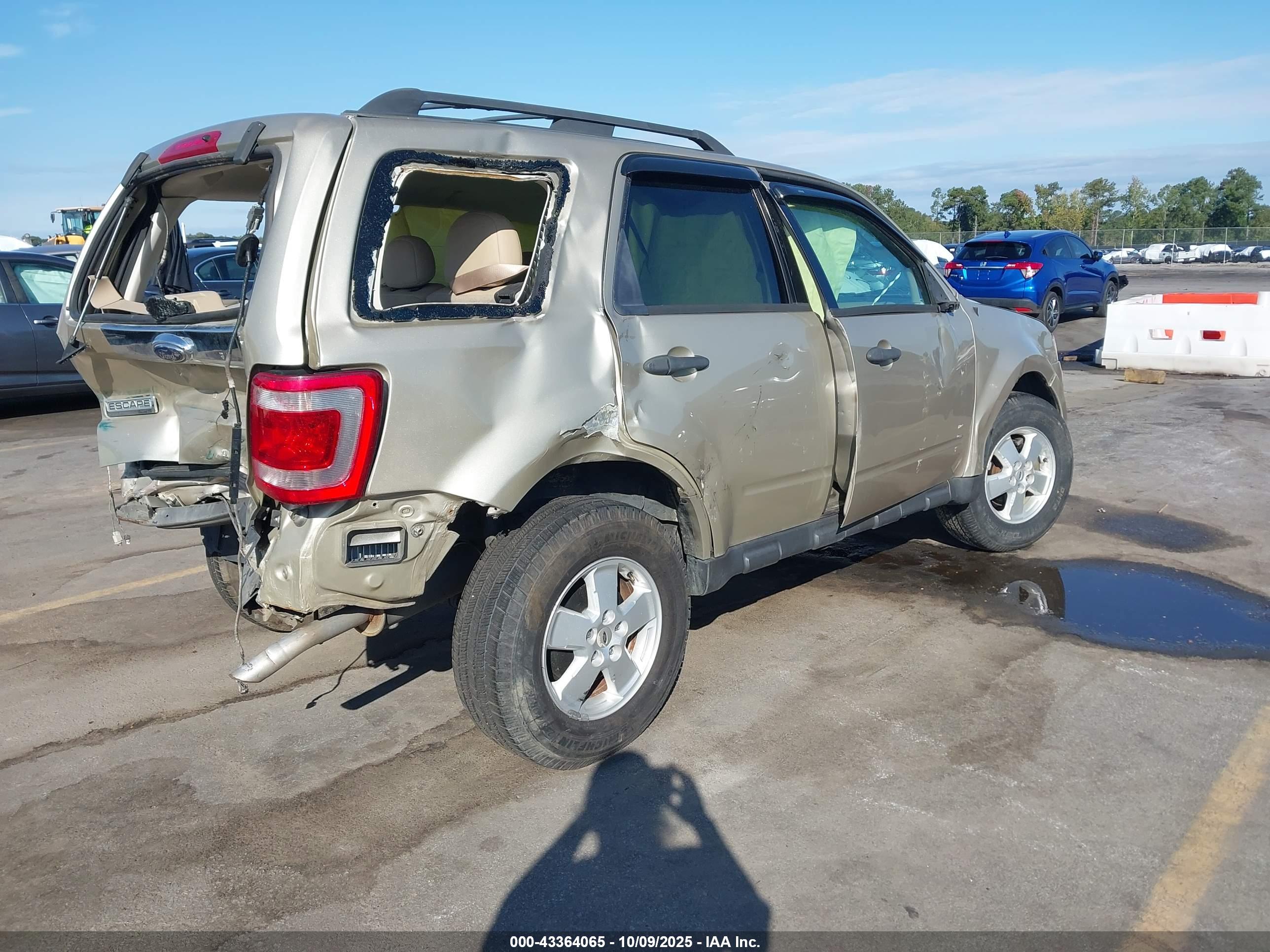 FORD ESCAPE image 4