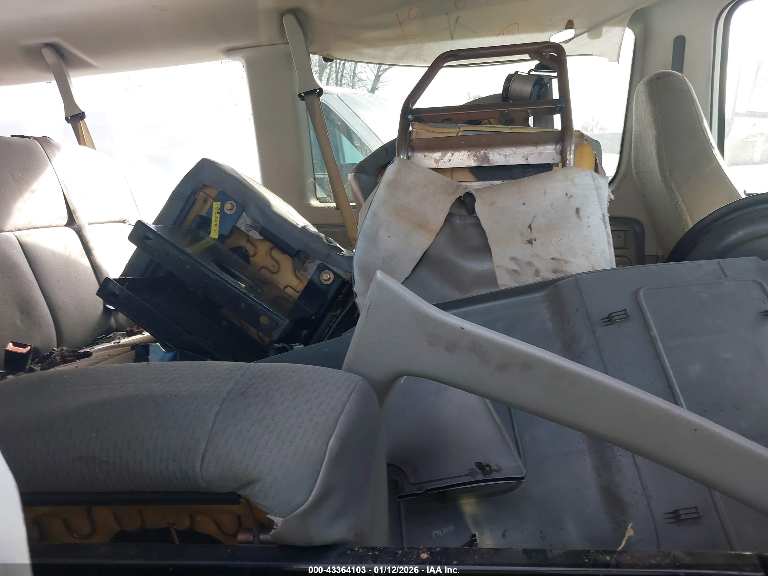 FORD E-350 image 8