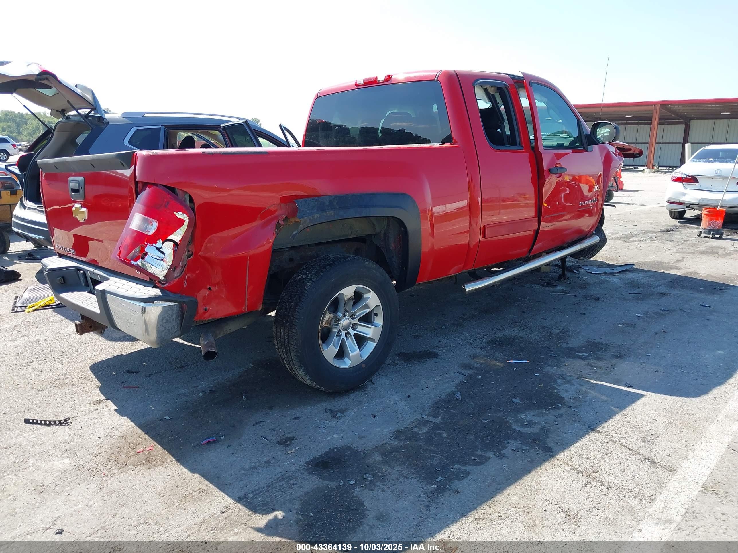 CHEVROLET SILVERADO image 4