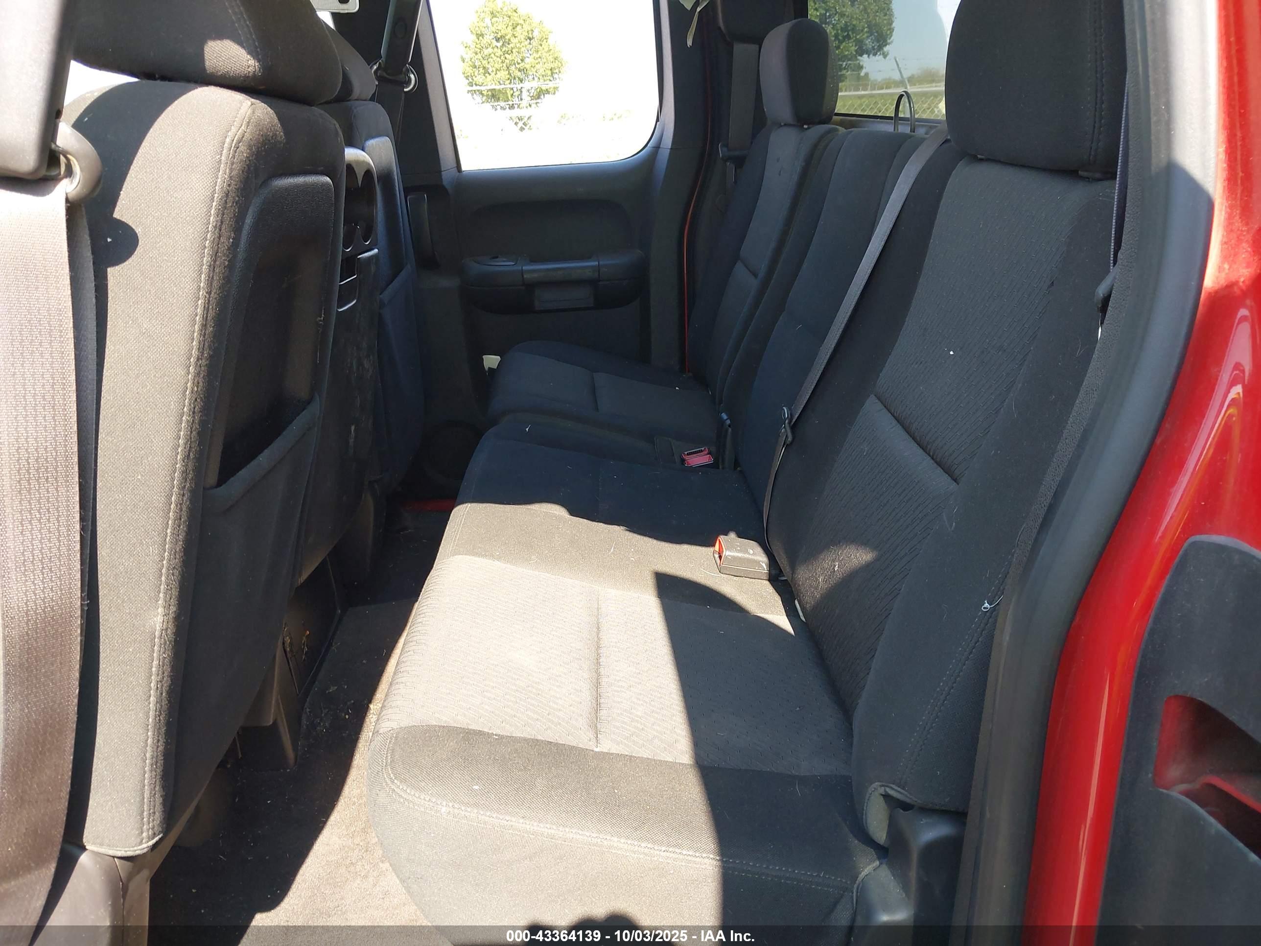 CHEVROLET SILVERADO image 8