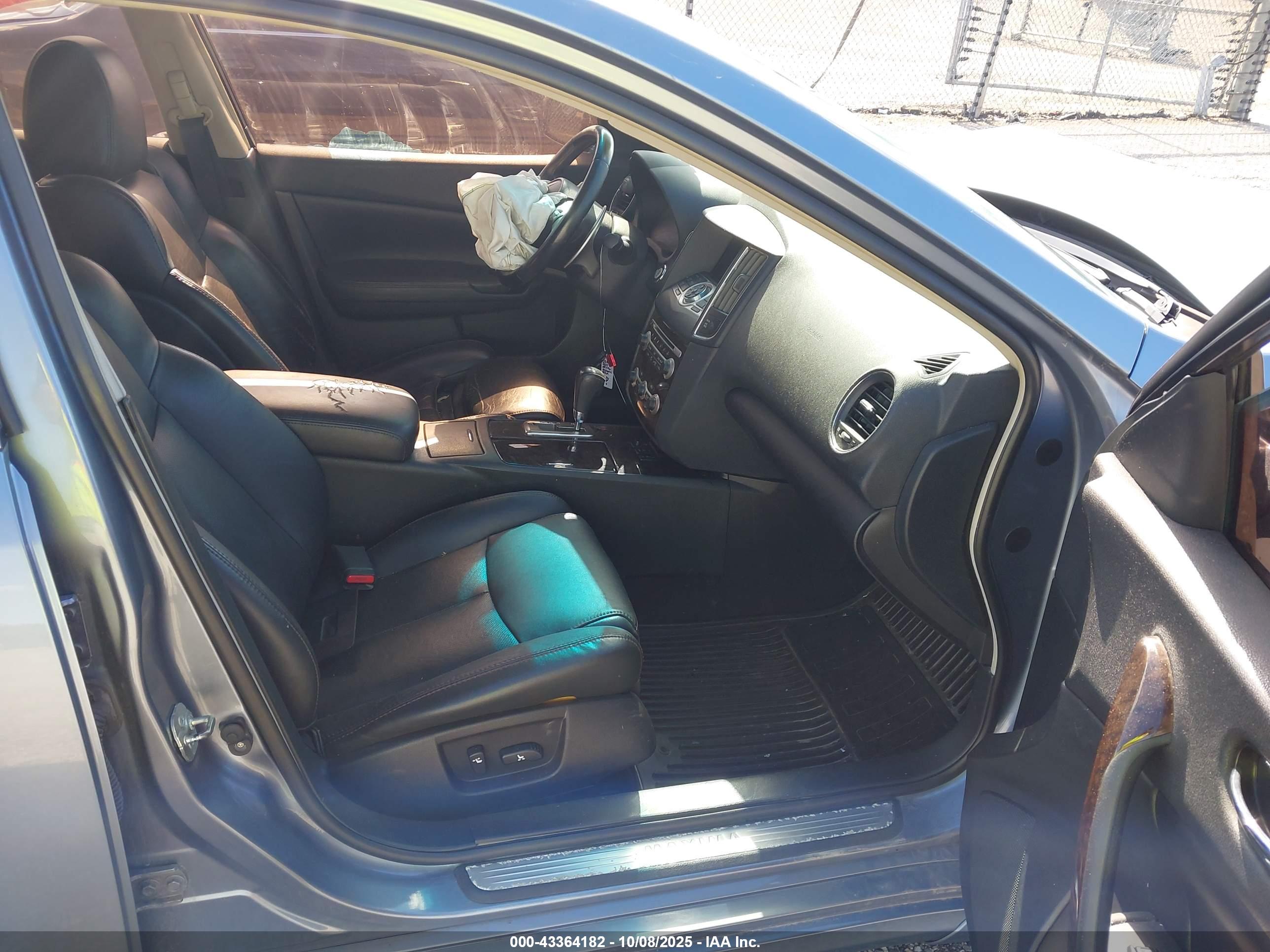 NISSAN MAXIMA image 5