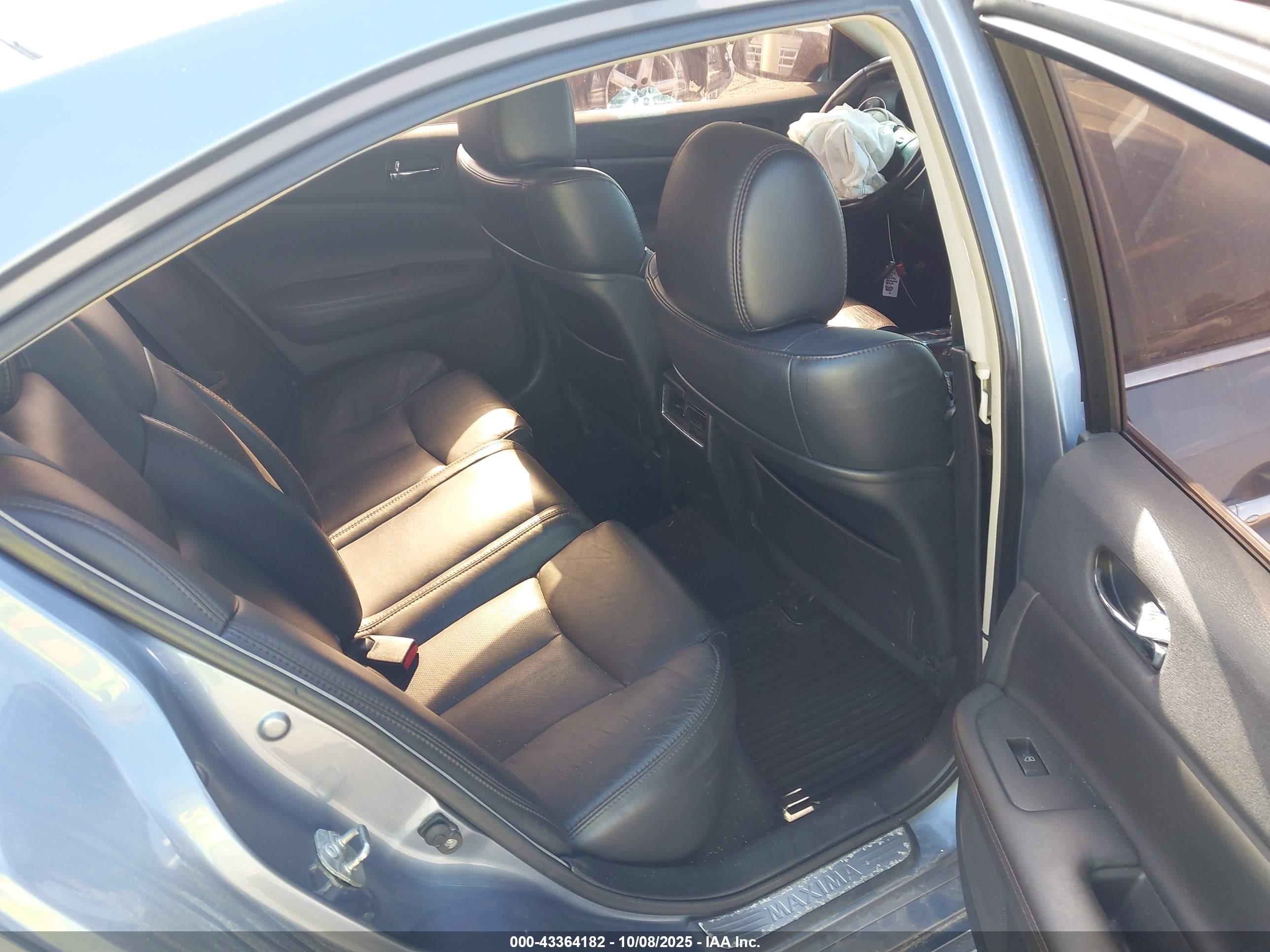 NISSAN MAXIMA image 8
