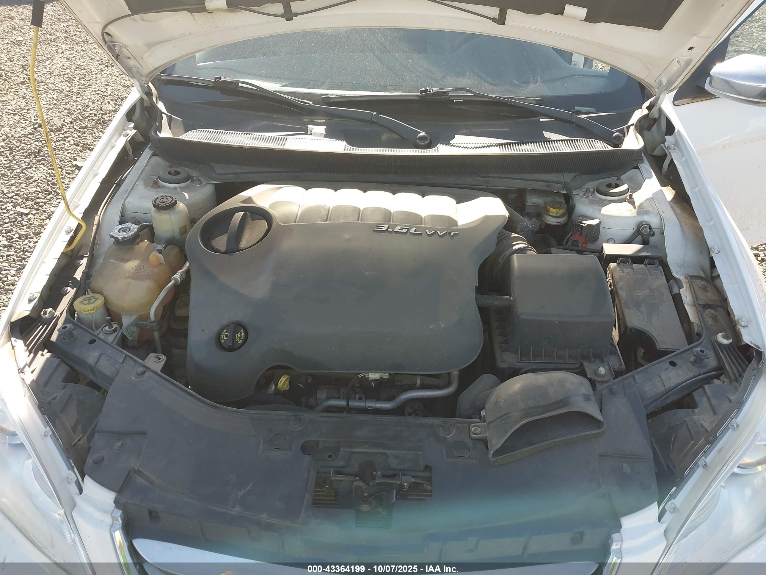 CHRYSLER 200 image 10