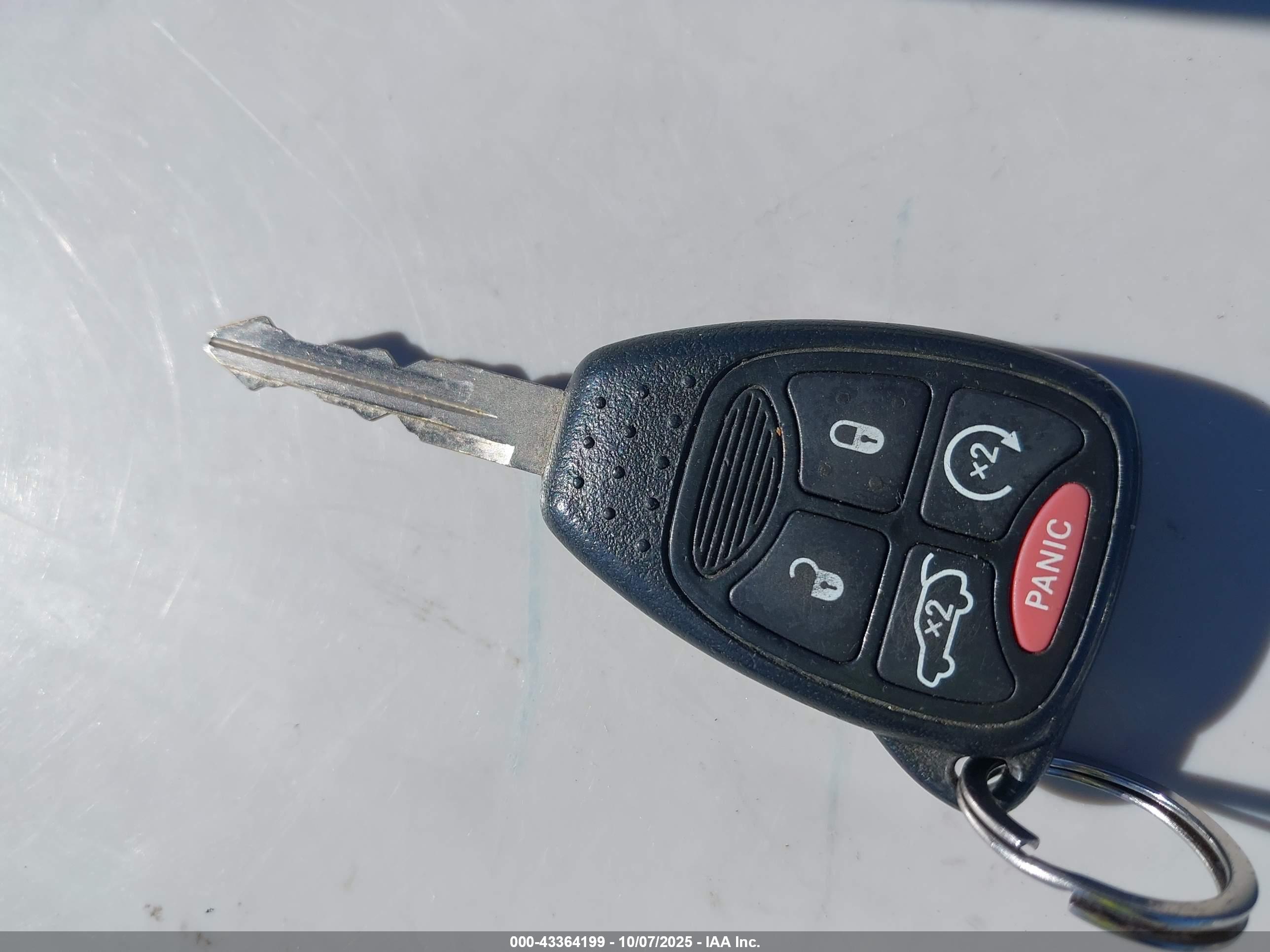 CHRYSLER 200 image 11