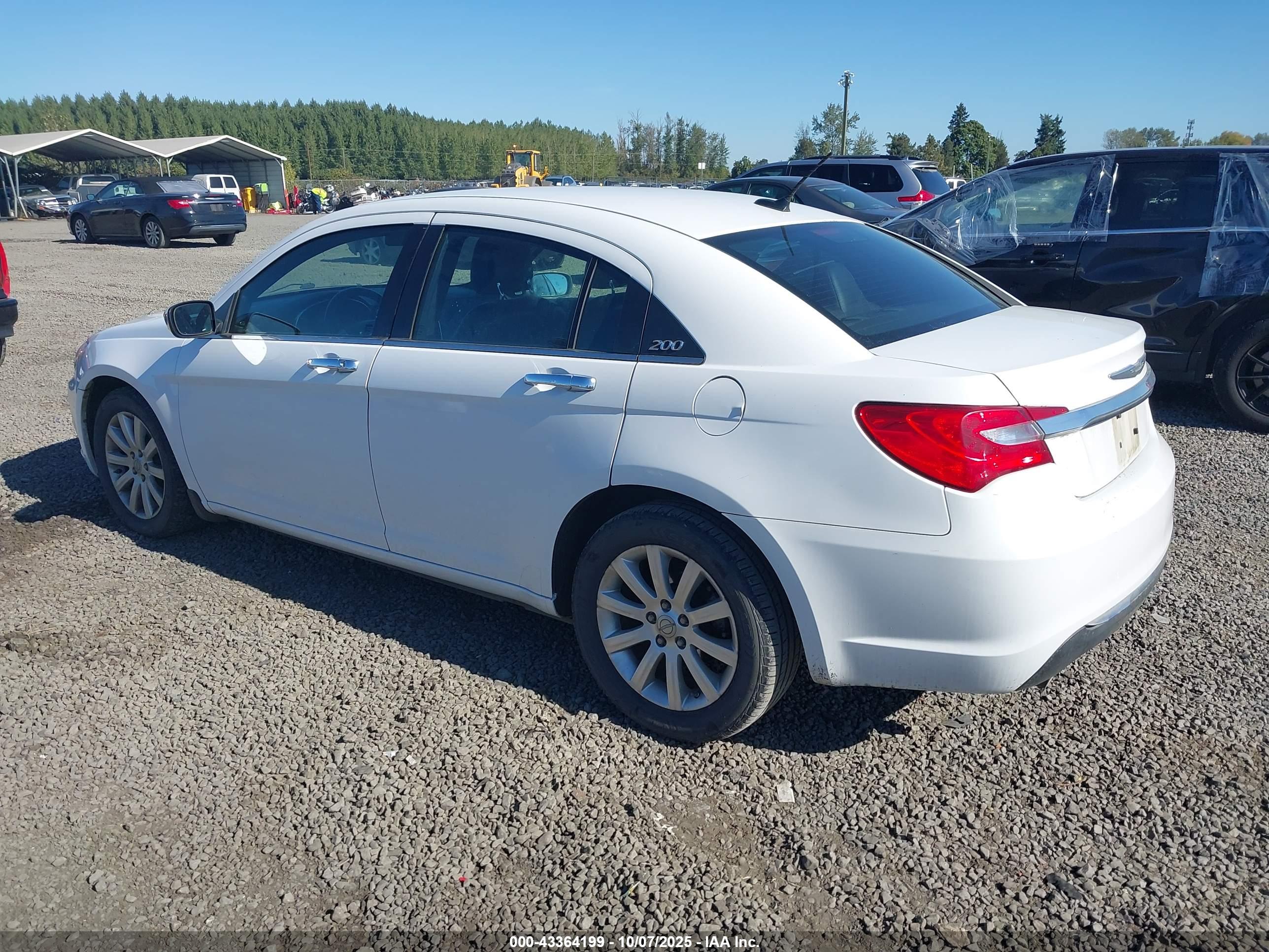 CHRYSLER 200 image 3