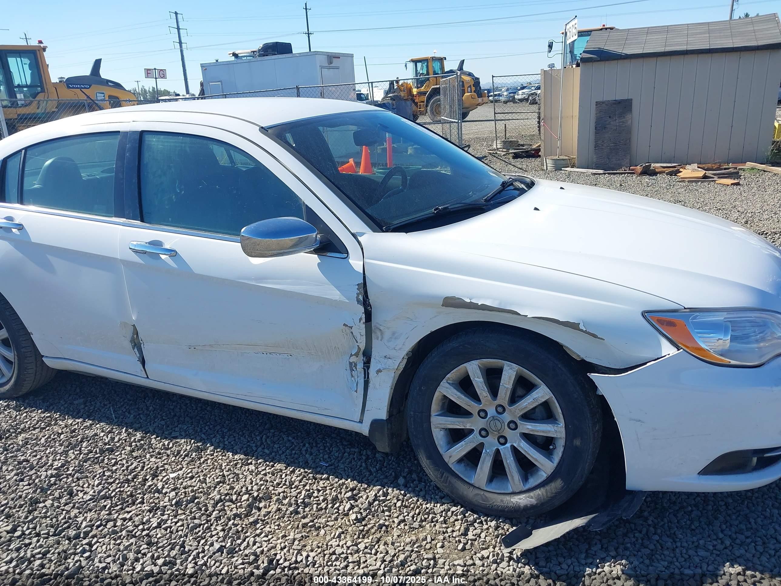 CHRYSLER 200 image 6